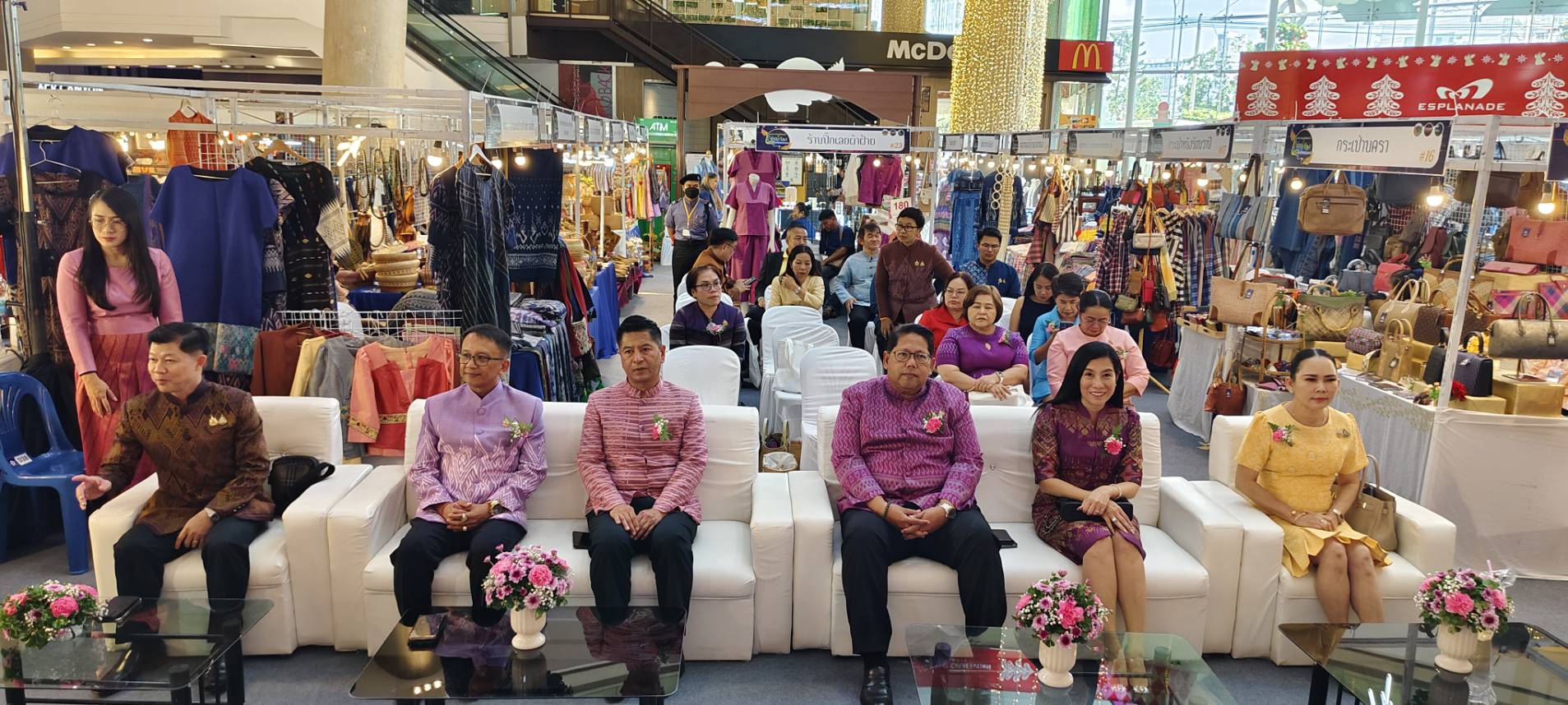 จังหวัดหนองคาย จัดยิ่งใหญ่พิธีเปิดโครงการสืบสานภูมิปัญญา พัฒนาเศรษฐกิจฐานรากสู่ความยั่งยืน “มหกรรมของดี ของเด่นลุ่มน้ำโขง” จังหวัดหนองคาย ยกขบวนสินค้า OTOP ของดี ของเด่น หนองคาย กลุ่ม จ.สบายดี มาจัดจำหน่าย ณ ศูนย์การค้าเอสพลานาด กทม.