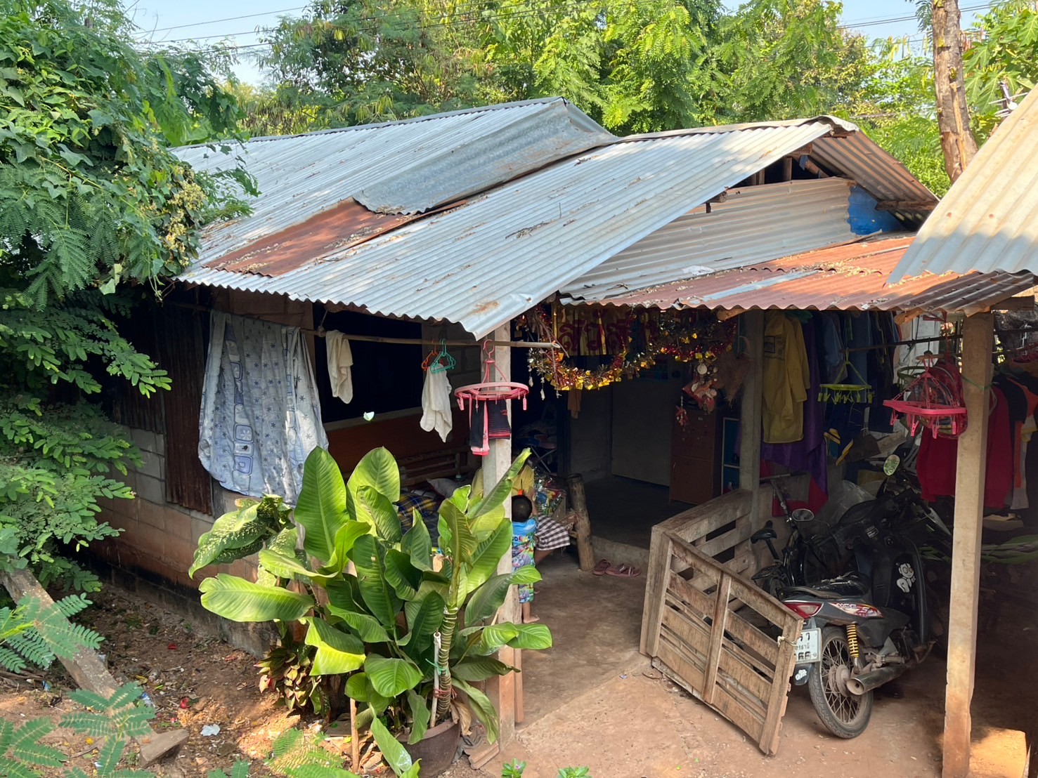 พช.หนองคาย มอบทุนอุปการะเด็กในกรณีพิเศษ (ประสบอุทกภัย) กองทุนพัฒนาเด็กชนบท ในพระราชูปถัมภ์ สมเด็จพระเทพรัตนราชสุดาฯ สยามบรมราชกุมารี พื้นที่ ต.เวียงคุก อ.เมืองหนองคาย