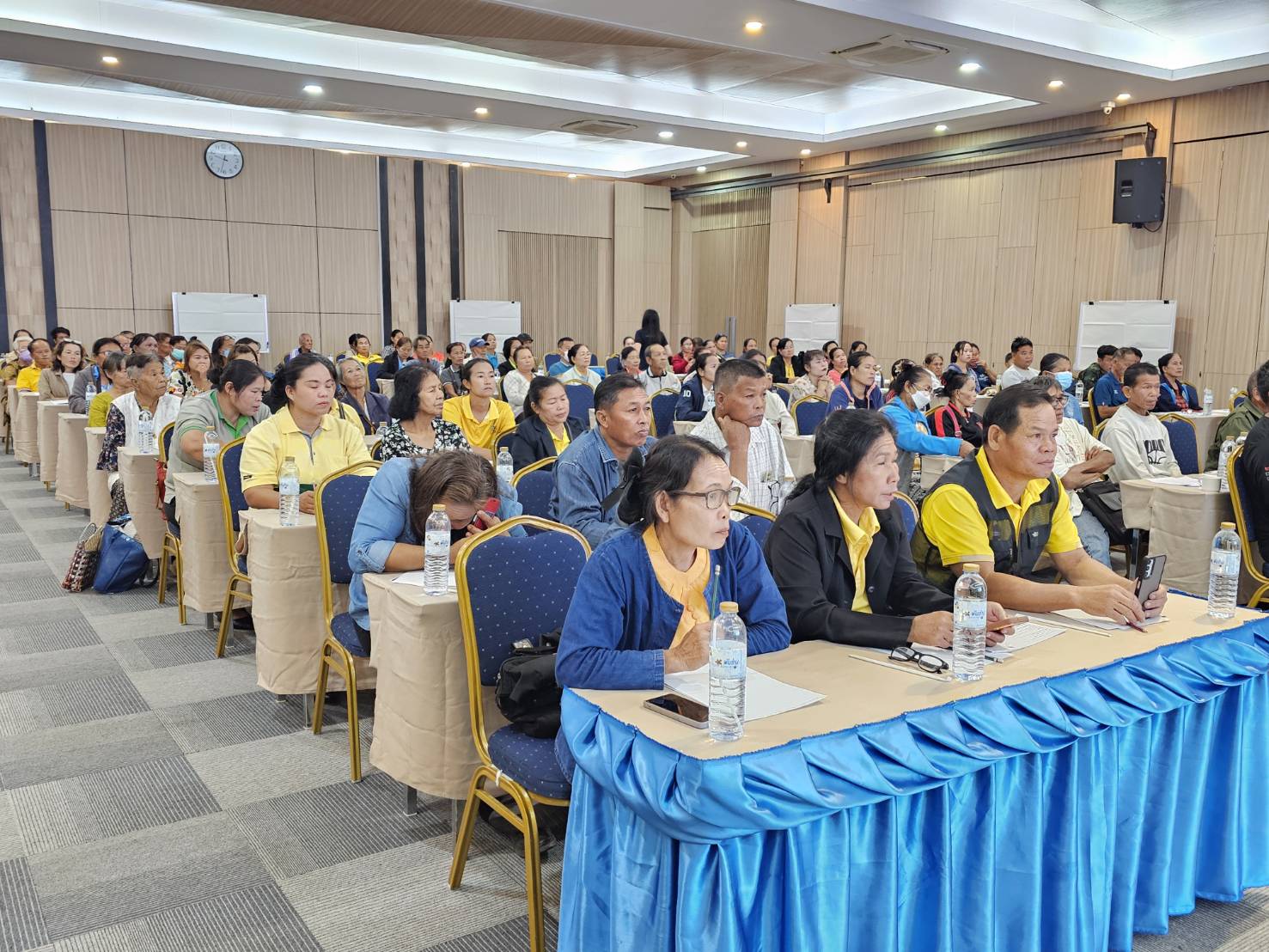 หนองคาย อบรมเข้มข้นต่อเนื่องโครงการสืบสานภูมิปัญญา พัฒนาเศรษฐกิจฐานรากสู่ความยั่งยืน กิจกรรมพัฒนาและยกระดับคุณภาพชีวิตครัวเรือนยากจน ตามแนวทางสัมมาชีพชุมชนสู่ความยั่งยืน รุ่นที่ 2 เพื่อหาแนวทางในการพัฒนาอาชีพ ให้สามารถพึ่งตนเองได้อย่างยั่งยืน