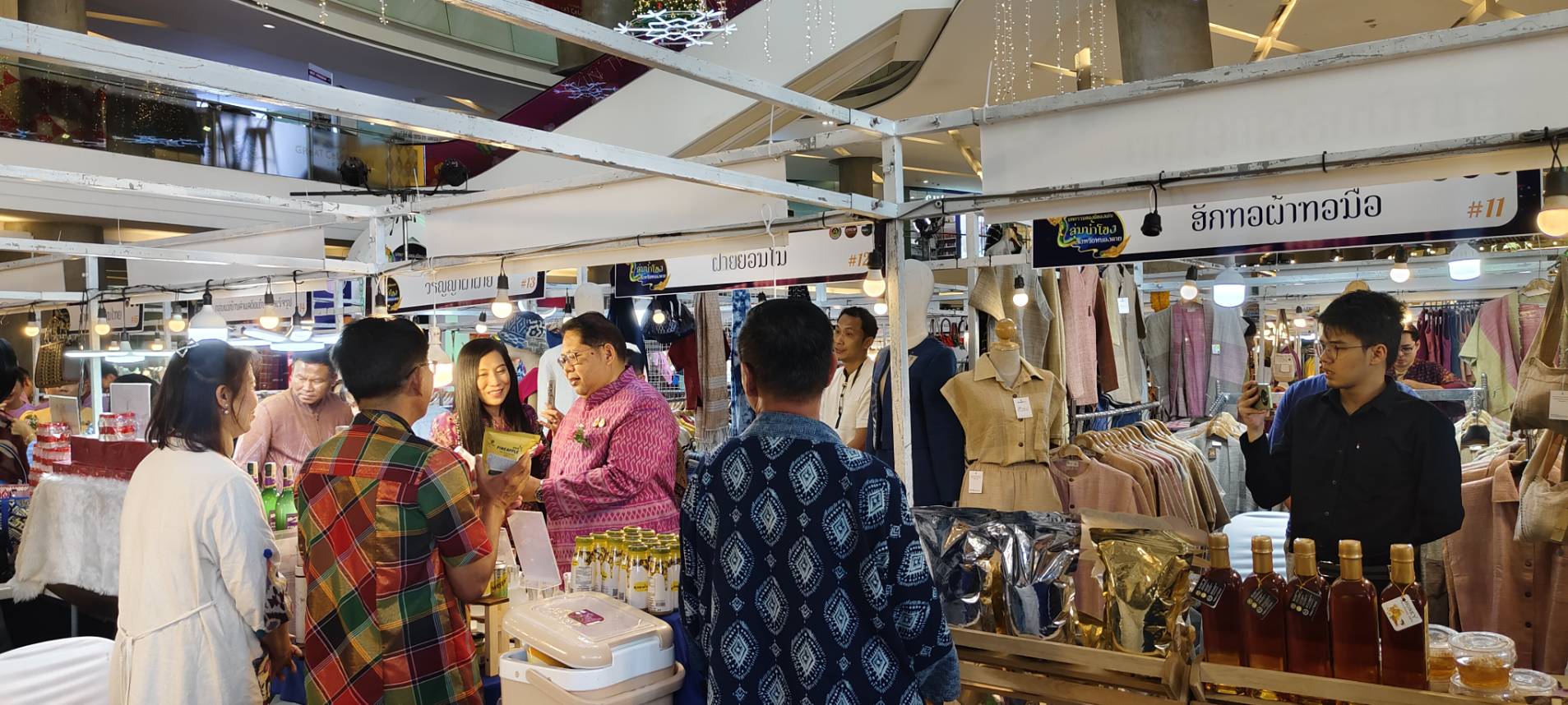 จังหวัดหนองคาย จัดยิ่งใหญ่พิธีเปิดโครงการสืบสานภูมิปัญญา พัฒนาเศรษฐกิจฐานรากสู่ความยั่งยืน “มหกรรมของดี ของเด่นลุ่มน้ำโขง” จังหวัดหนองคาย ยกขบวนสินค้า OTOP ของดี ของเด่น หนองคาย กลุ่ม จ.สบายดี มาจัดจำหน่าย ณ ศูนย์การค้าเอสพลานาด กทม.