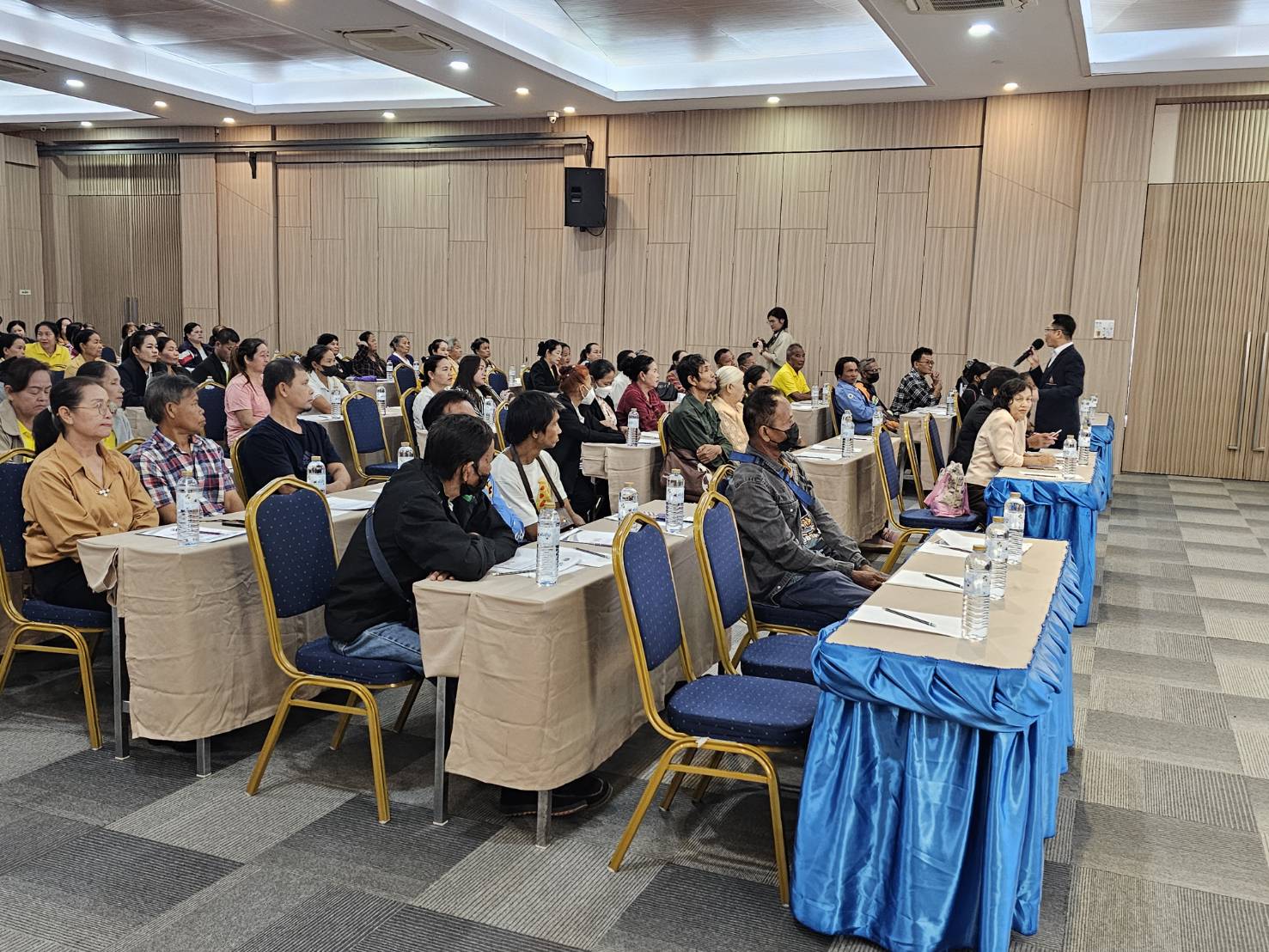 จังหวัดหนองคาย ดำเนินโครงการสืบสานภูมิปัญญา พัฒนาเศรษฐกิจฐานรากสู่ความยั่งยืน กิจกรรมพัฒนาและยกระดับคุณภาพชีวิตครัวเรือนยากจน ตามแนวทางสัมมาชีพชุมชนสู่ความยั่งยืน รุ่นที่ 1 มุ่งพัฒนาคุณภาพชีวิตครัวเรือนยากจน สร้างความมั่นคงด้านอาชีพ ให้สามารถพึ่งตนเองได้อย่างยั่งยืน