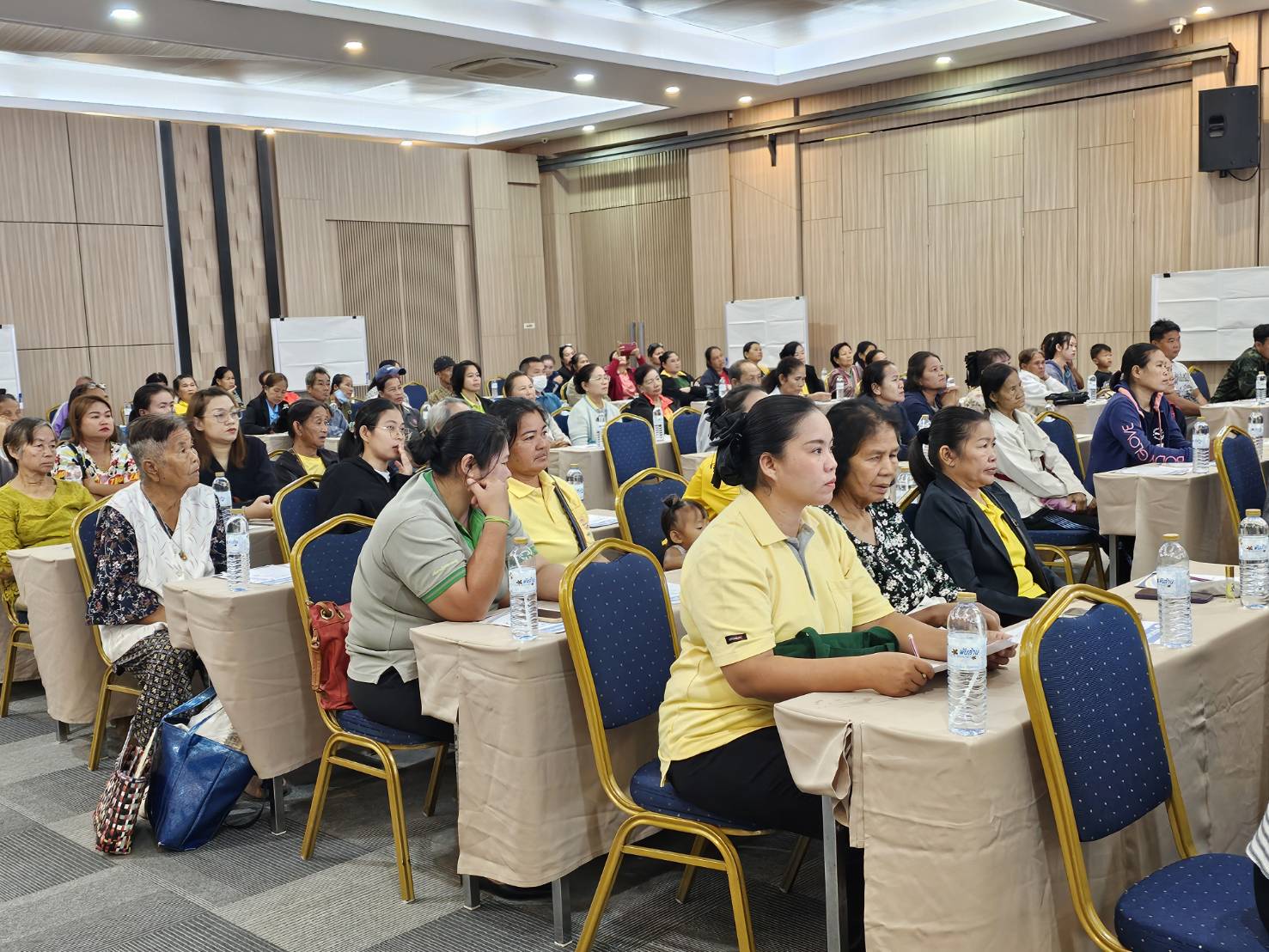 หนองคาย อบรมเข้มข้นต่อเนื่องโครงการสืบสานภูมิปัญญา พัฒนาเศรษฐกิจฐานรากสู่ความยั่งยืน กิจกรรมพัฒนาและยกระดับคุณภาพชีวิตครัวเรือนยากจน ตามแนวทางสัมมาชีพชุมชนสู่ความยั่งยืน รุ่นที่ 2 เพื่อหาแนวทางในการพัฒนาอาชีพ ให้สามารถพึ่งตนเองได้อย่างยั่งยืน