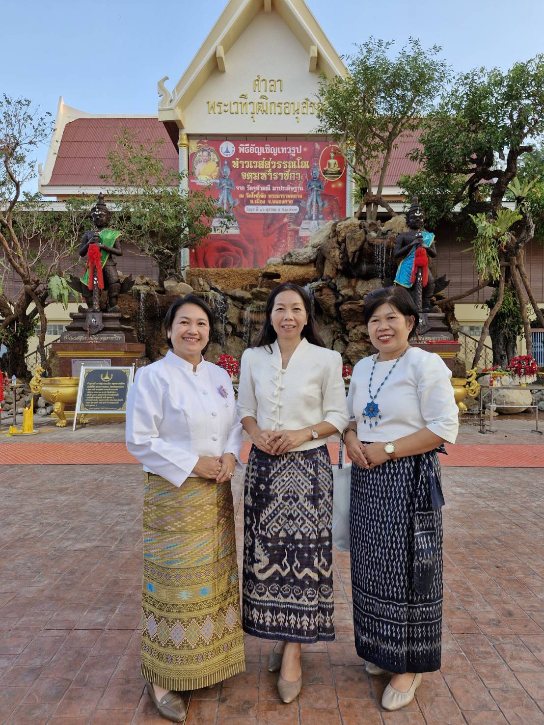 พช.หนองคาย ร่วมพิธีเจริญพระพุทธมนต์ สมโภชองค์พระกฐินพระราชทาน ณ พระอุโบสถวัดโพธิ์ชัย พระอารามหลวง