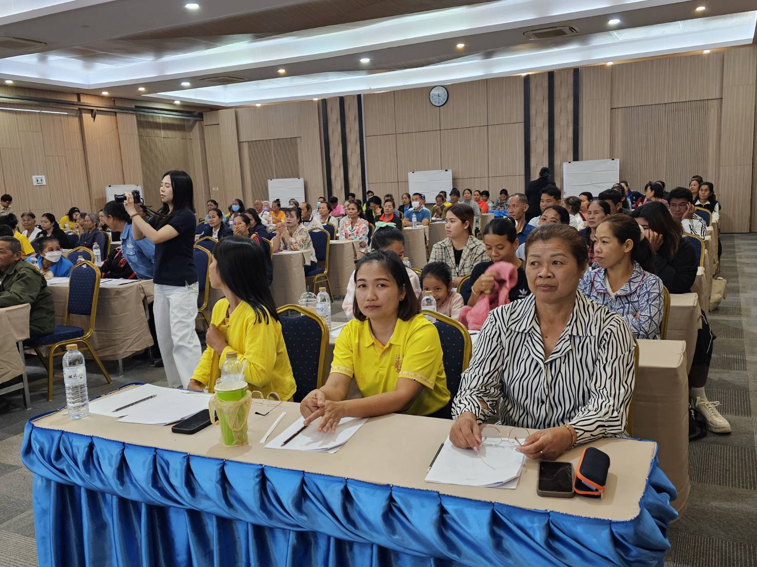 หนองคาย อบรมเข้มข้นต่อเนื่องโครงการสืบสานภูมิปัญญา พัฒนาเศรษฐกิจฐานรากสู่ความยั่งยืน กิจกรรมพัฒนาและยกระดับคุณภาพชีวิตครัวเรือนยากจน ตามแนวทางสัมมาชีพชุมชนสู่ความยั่งยืน รุ่นที่ 2 เพื่อหาแนวทางในการพัฒนาอาชีพ ให้สามารถพึ่งตนเองได้อย่างยั่งยืน