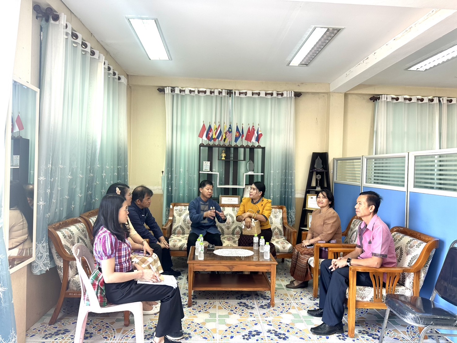 พช.หนองคาย ลงพื้นที่เตรียมความพร้อมการดำเนินงานโครงการ สืบสานภูมิปัญญา พัฒนาเศรษฐกิจฐานรากสู่ความยั่งยืน กิจกรรมย่อยที่ 1 สืบสานภูมิปัญญาผ้าพื้นถิ่น “พญานาคา” สู่ความยั่งยืน