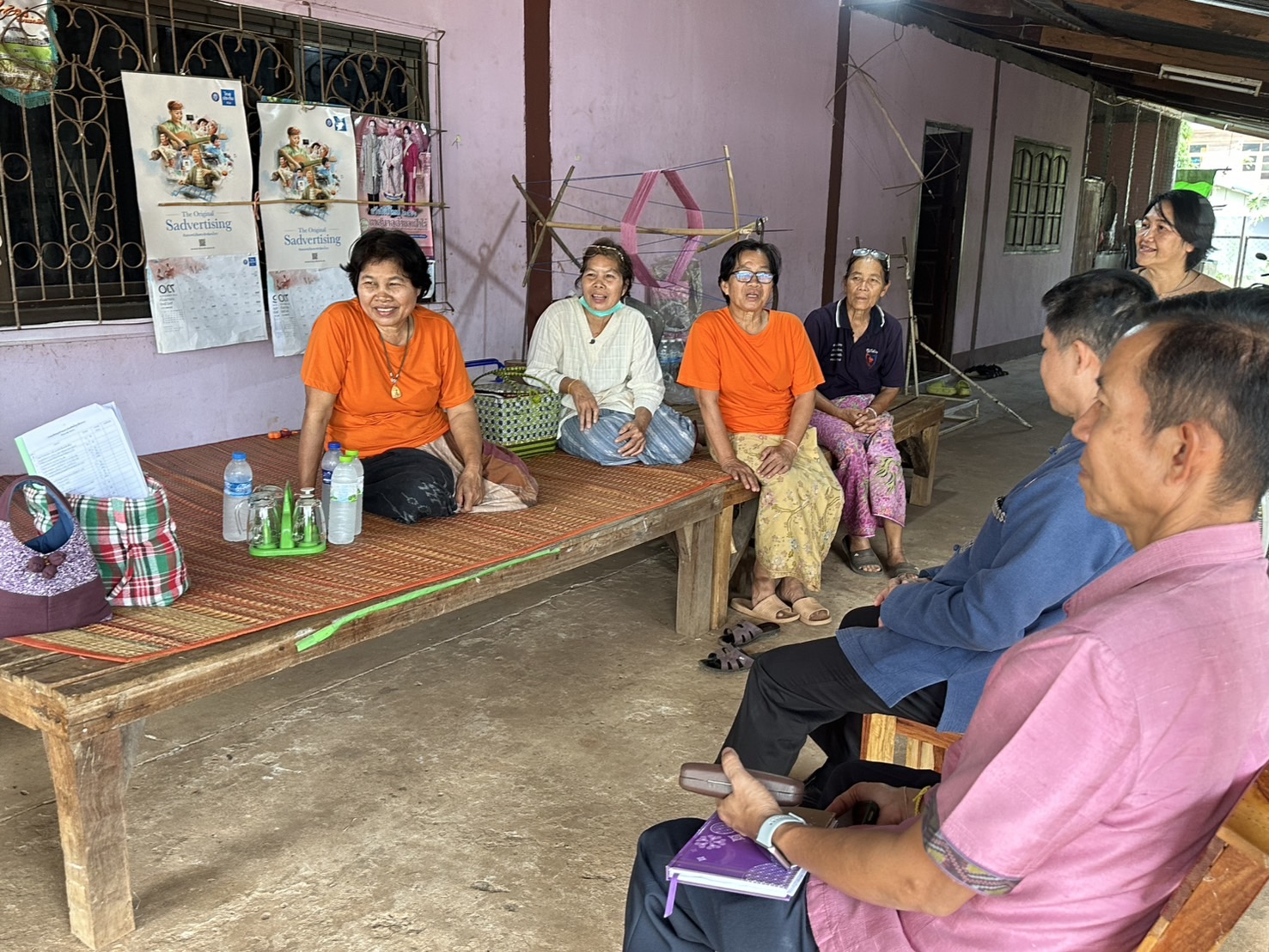พช.หนองคาย ลงพื้นที่เตรียมความพร้อมการดำเนินงานโครงการ สืบสานภูมิปัญญา พัฒนาเศรษฐกิจฐานรากสู่ความยั่งยืน กิจกรรมย่อยที่ 1 สืบสานภูมิปัญญาผ้าพื้นถิ่น “พญานาคา” สู่ความยั่งยืน