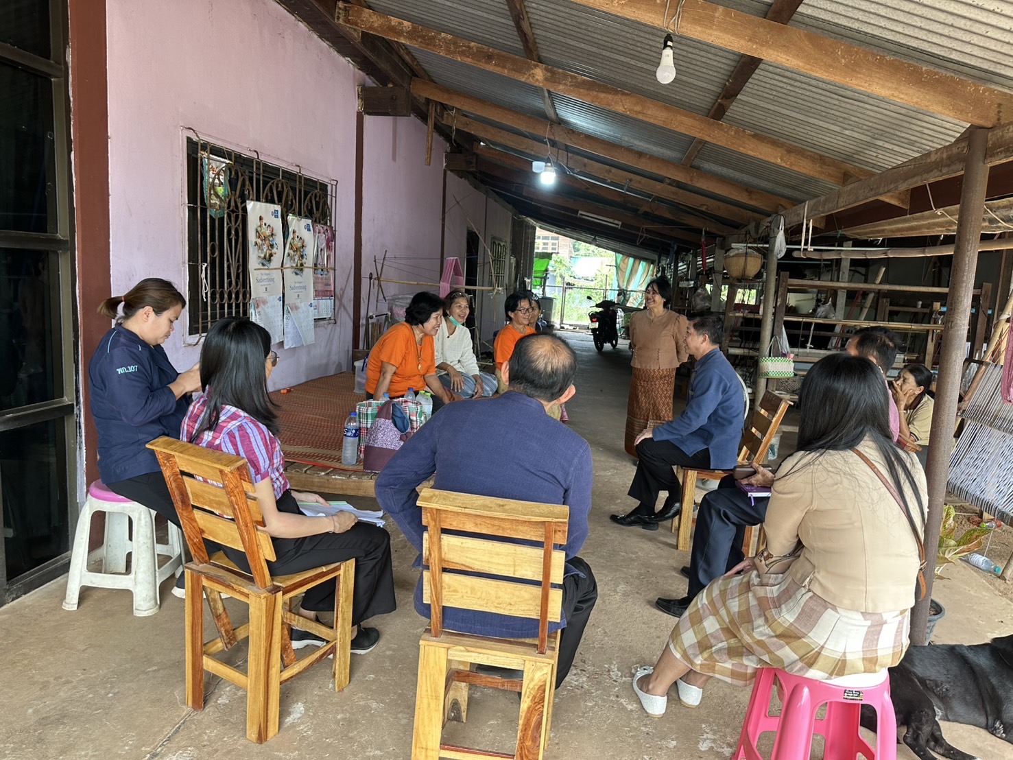 พช.หนองคาย ลงพื้นที่เตรียมความพร้อมการดำเนินงานโครงการ สืบสานภูมิปัญญา พัฒนาเศรษฐกิจฐานรากสู่ความยั่งยืน กิจกรรมย่อยที่ 1 สืบสานภูมิปัญญาผ้าพื้นถิ่น “พญานาคา” สู่ความยั่งยืน