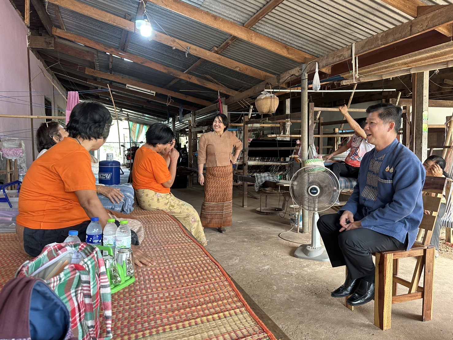 พช.หนองคาย ลงพื้นที่เตรียมความพร้อมการดำเนินงานโครงการ สืบสานภูมิปัญญา พัฒนาเศรษฐกิจฐานรากสู่ความยั่งยืน กิจกรรมย่อยที่ 1 สืบสานภูมิปัญญาผ้าพื้นถิ่น “พญานาคา” สู่ความยั่งยืน