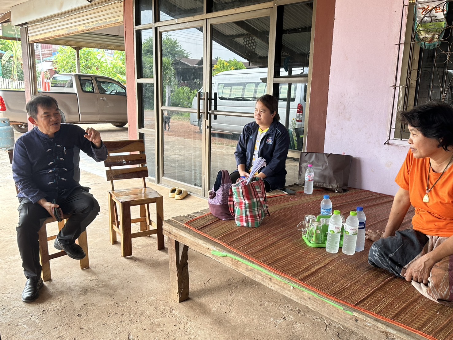 พช.หนองคาย ลงพื้นที่เตรียมความพร้อมการดำเนินงานโครงการ สืบสานภูมิปัญญา พัฒนาเศรษฐกิจฐานรากสู่ความยั่งยืน กิจกรรมย่อยที่ 1 สืบสานภูมิปัญญาผ้าพื้นถิ่น “พญานาคา” สู่ความยั่งยืน