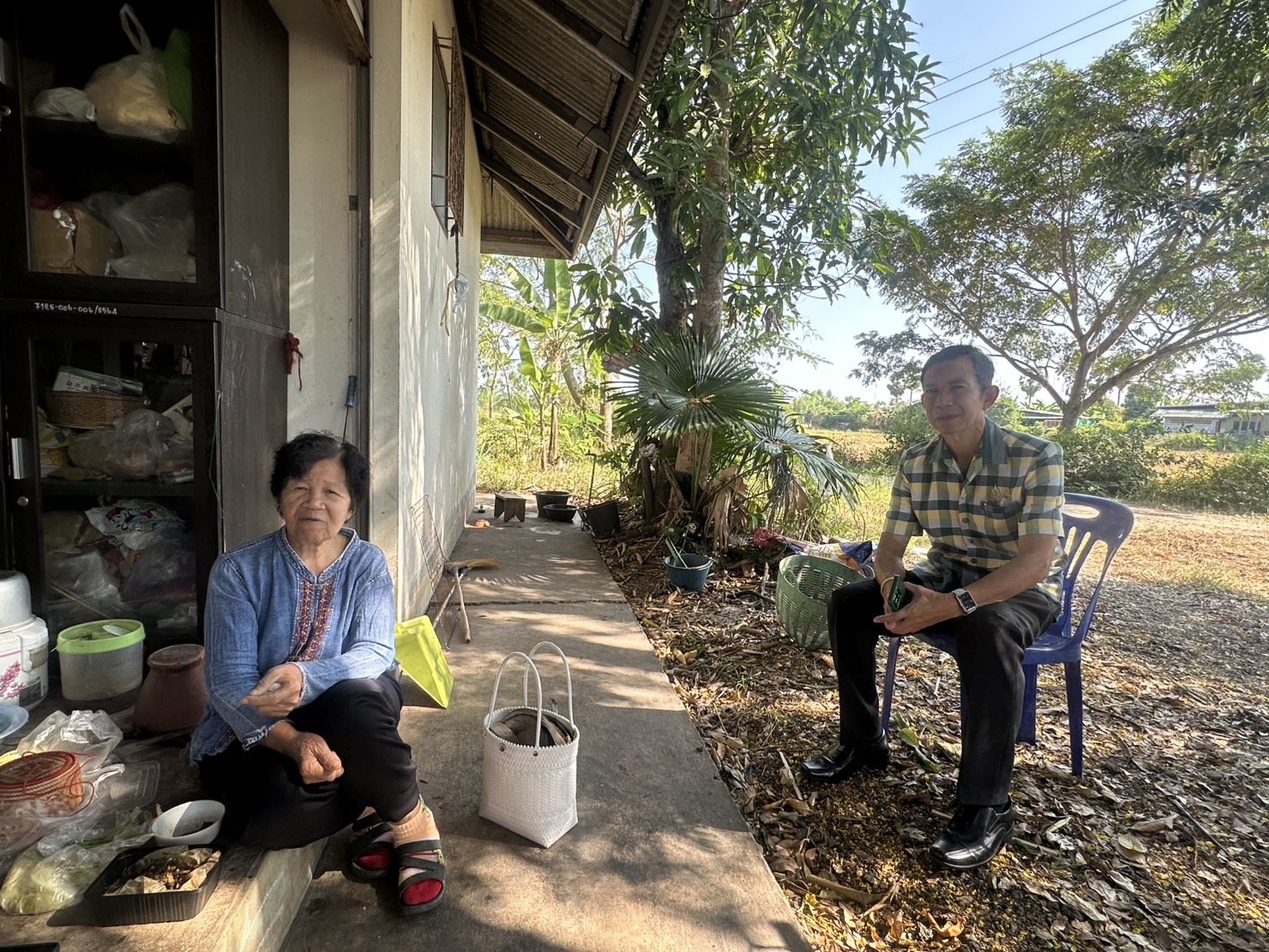 พช.หนองคาย ลงพื้นที่เตรียมความพร้อมการดำเนินงานโครงการ สืบสานภูมิปัญญา พัฒนาเศรษฐกิจฐานรากสู่ความยั่งยืน กิจกรรมย่อยที่ 1 สืบสานภูมิปัญญาผ้าพื้นถิ่น “พญานาคา” สู่ความยั่งยืน และติดตามกลุ่ม OTOP