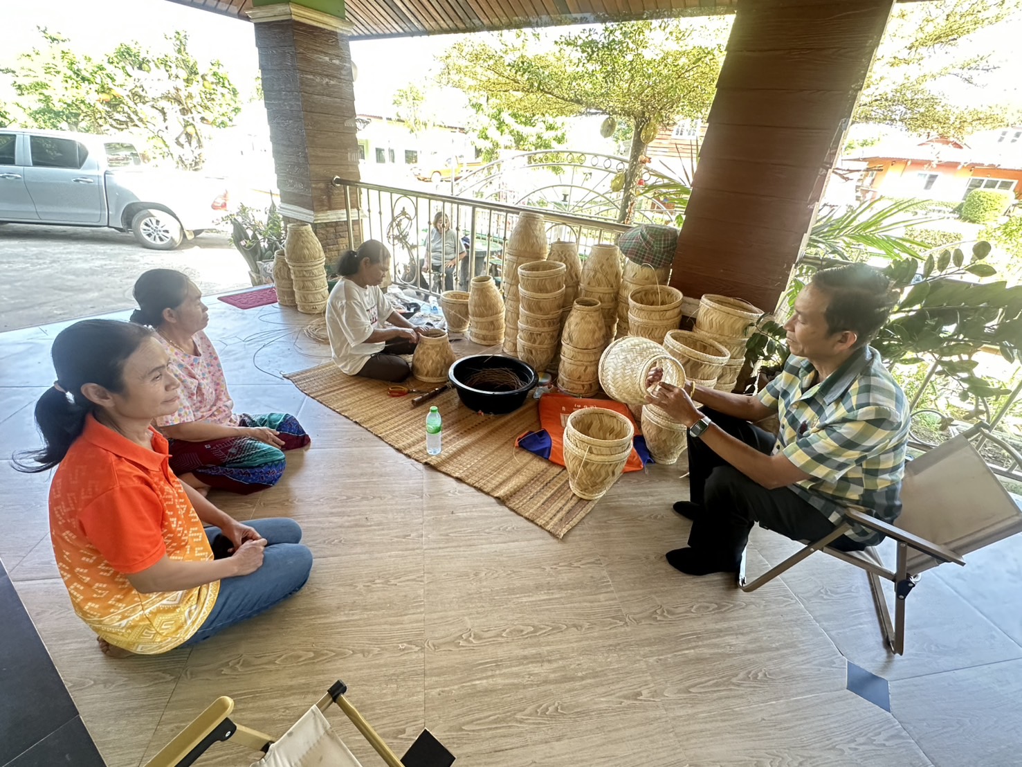 พช.หนองคาย ลงพื้นที่เตรียมความพร้อมการดำเนินงานโครงการ สืบสานภูมิปัญญา พัฒนาเศรษฐกิจฐานรากสู่ความยั่งยืน กิจกรรมย่อยที่ 1 สืบสานภูมิปัญญาผ้าพื้นถิ่น “พญานาคา” สู่ความยั่งยืน และติดตามกลุ่ม OTOP