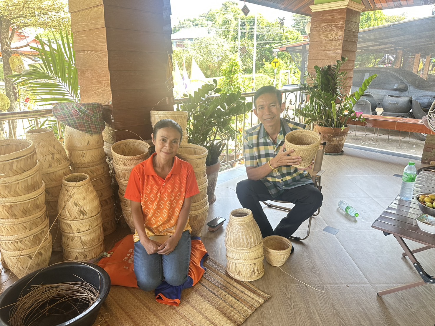 พช.หนองคาย ลงพื้นที่เตรียมความพร้อมการดำเนินงานโครงการ สืบสานภูมิปัญญา พัฒนาเศรษฐกิจฐานรากสู่ความยั่งยืน กิจกรรมย่อยที่ 1 สืบสานภูมิปัญญาผ้าพื้นถิ่น “พญานาคา” สู่ความยั่งยืน และติดตามกลุ่ม OTOP