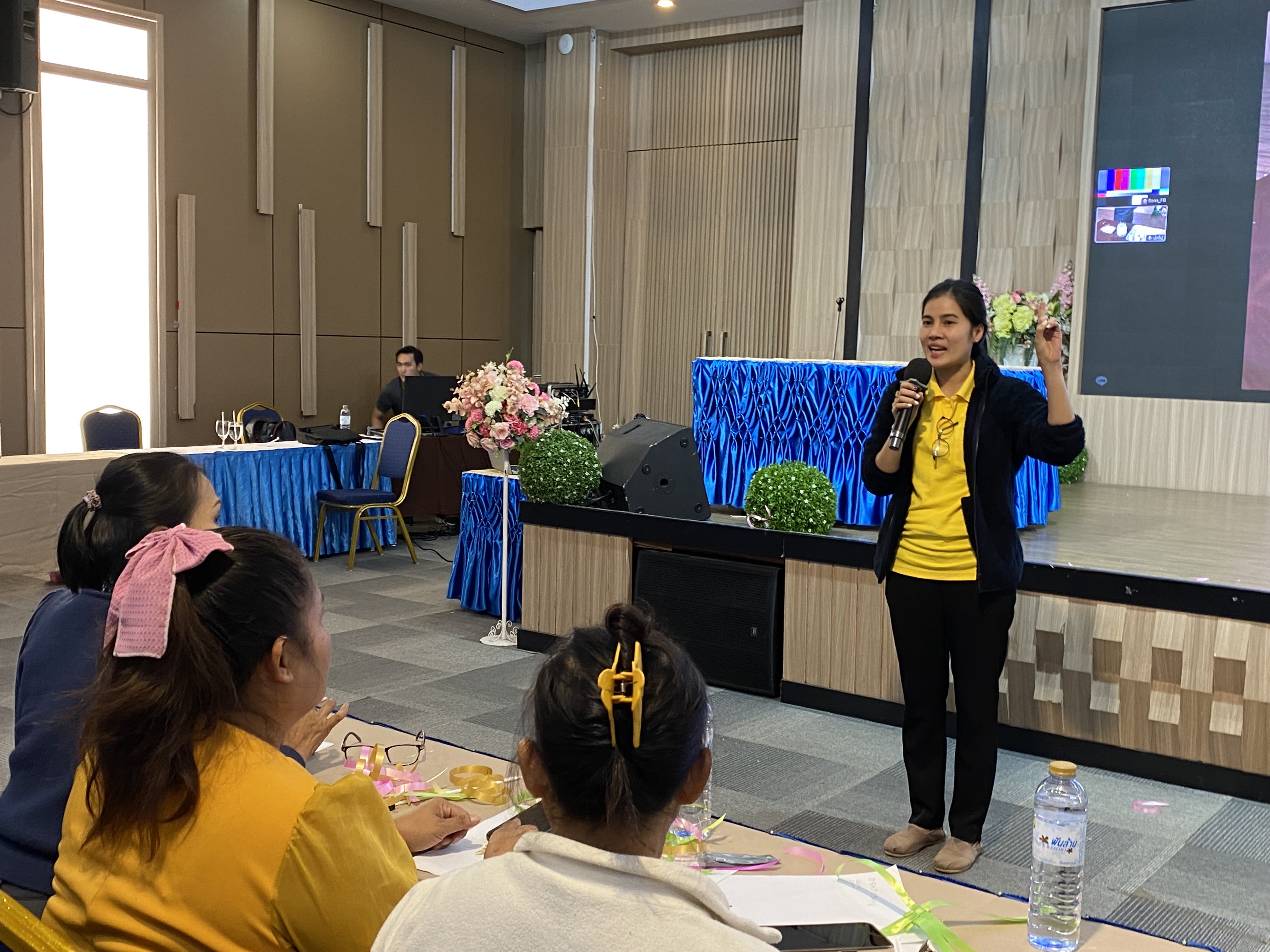 พช.หนองคาย ดำเนินโครงการพัฒนาและยกระดับคุณภาพชีวิตครัวเรือนยากจน ตามแนวทางสัมมาชีพชุมชนสู่ความยั่งยืน กิจกรรมอบรมเชิงปฏิบัติการเมนูอาชีพกับการพัฒนาคุณภาพชีวิตที่ยั่งยืน รุ่นที่ 1 ภายใต้โครงการสืบสานภูมิปัญญาพัฒนาเศรษฐกิจฐานรากสู่ความยั่งยืน