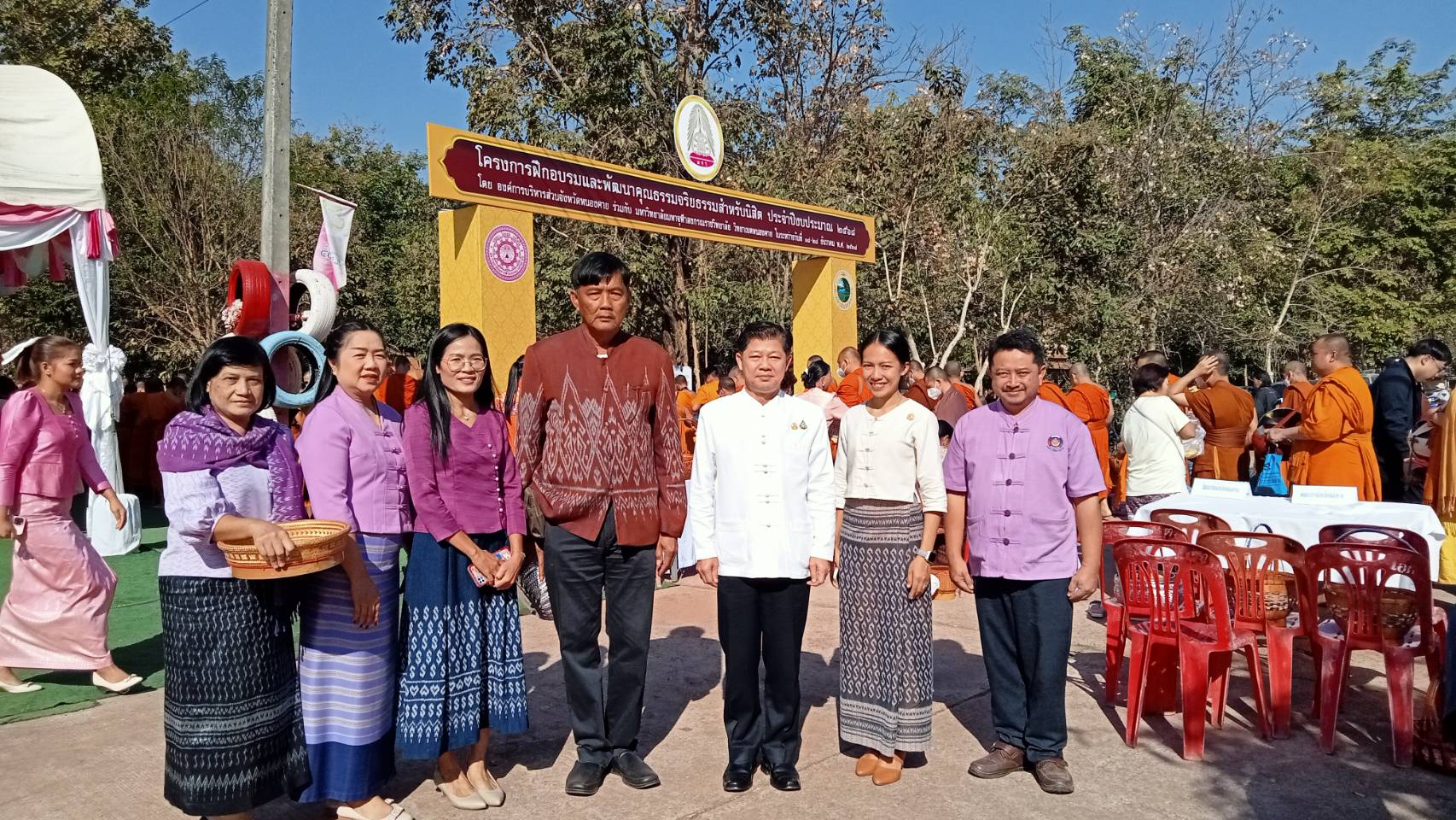 พช.หนองคาย ร่วมอุปถัมภ์ภัตตาหารเช้า และร่วมทำบุญตักบาตร เพื่อสนับสนุนโครงการปฏิบัติวิปัสสนากัมมัฏฐานนิสิต ประจำปีการศึกษา 2567