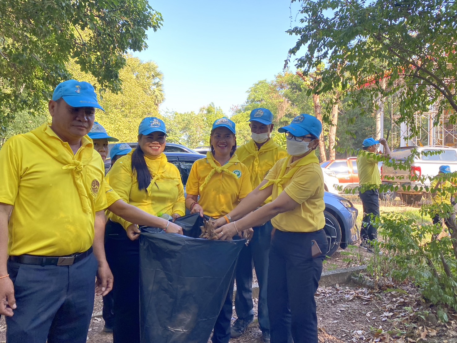 พช.หนองคาย ร่วมกิจกรรมจิตอาสาพัฒนา เนื่องในโอกาสวันคล้ายวันพระบรมราชสมภพ พระบาทสมเด็จพระบรมชนกาธิเบศร มหาภูมิพลอดุลยเดชมหาราช บรมนาถบพิตร วันชาติ และวันพ่อแห่งชาติ