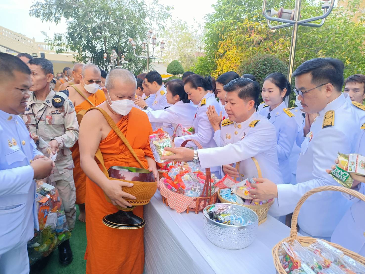 พช.หนองคาย ร่วมพิธีเจริญพระพุทธมนต์และทำบุญตักบาตร เนื่องในวันคล้ายวันพระบรมราชสมภพพระบาทสมเด็จพระบรมชนกาธิเบศร มหาภูมิพลอดุลยเดชมหาราช บรมนาถบพิตร วันชาติ และวันพ่อแห่งชาติ 5 ธันวาคม 2567