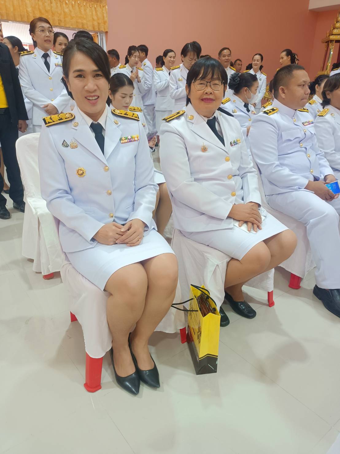 พช.หนองคาย ร่วมพิธีวางพานพุ่มดอกไม้ถวายบังคม เนื่องในวันคล้ายวันพระบรมราชสมภพพระบาทสมเด็จพระบรมชนกาธิเบศร มหาภูมิพลอดุลยเดชมหาราช บรมนาถบพิตร วันชาติ และวันพ่อแห่งชาติ 5 ธันวาคม 2567