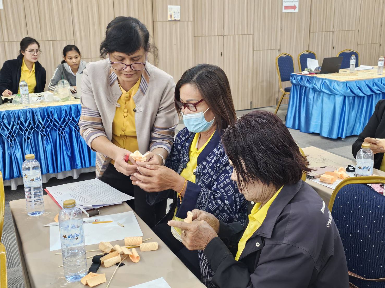 พช.หนองคาย ดำเนินโครงการพัฒนาและยกระดับคุณภาพชีวิตครัวเรือนยากจน ตามแนวทางสัมมาชีพชุมชนสู่ความยั่งยืน กิจกรรมอบรมเชิงปฏิบัติการเมนูอาชีพกับการพัฒนาคุณภาพชีวิตที่ยั่งยืน รุ่นที่ 1 ภายใต้โครงการสืบสานภูมิปัญญาพัฒนาเศรษฐกิจฐานรากสู่ความยั่งยืน