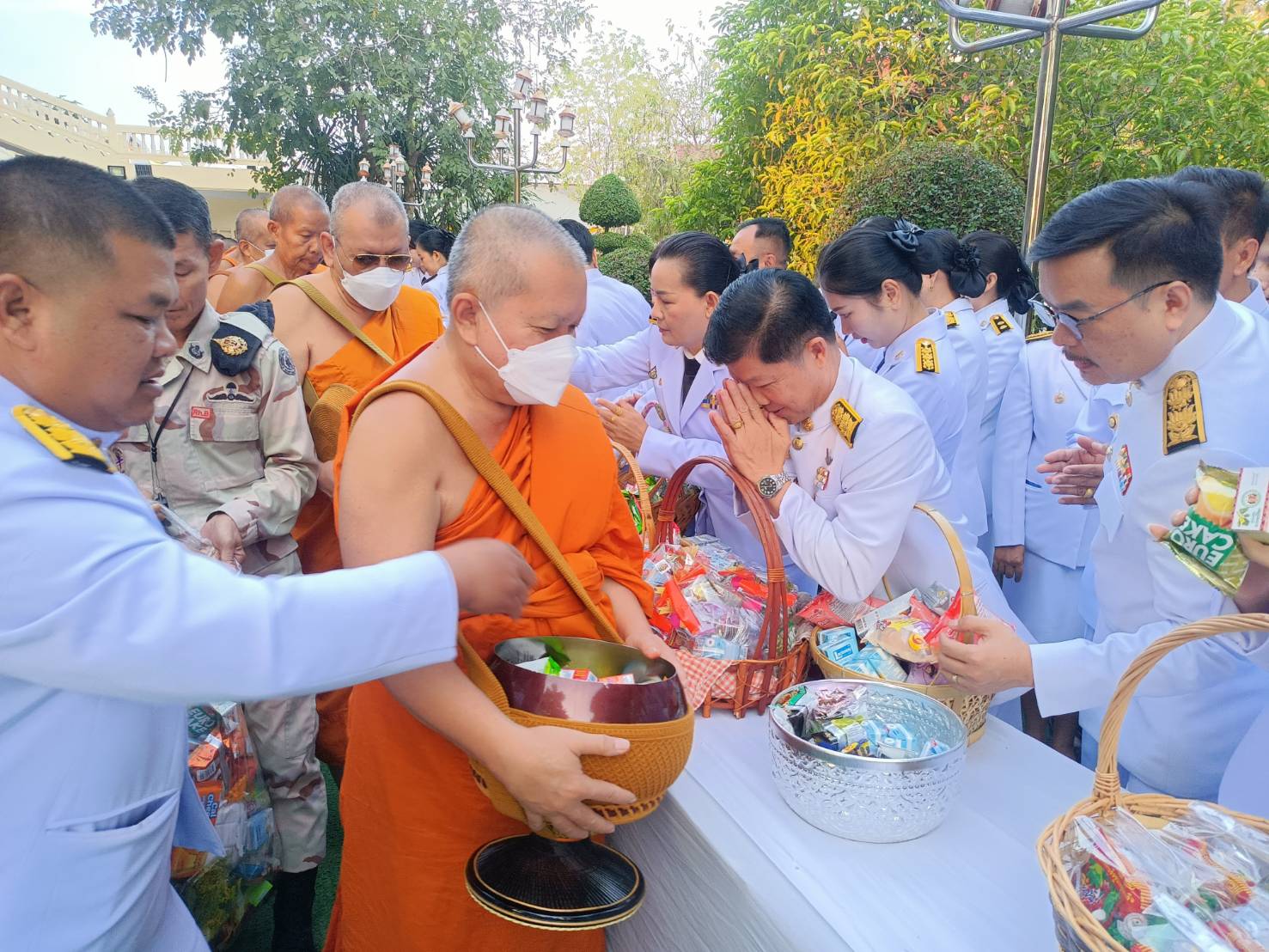 พช.หนองคาย ร่วมพิธีเจริญพระพุทธมนต์และทำบุญตักบาตร เนื่องในวันคล้ายวันพระบรมราชสมภพพระบาทสมเด็จพระบรมชนกาธิเบศร มหาภูมิพลอดุลยเดชมหาราช บรมนาถบพิตร วันชาติ และวันพ่อแห่งชาติ 5 ธันวาคม 2567
