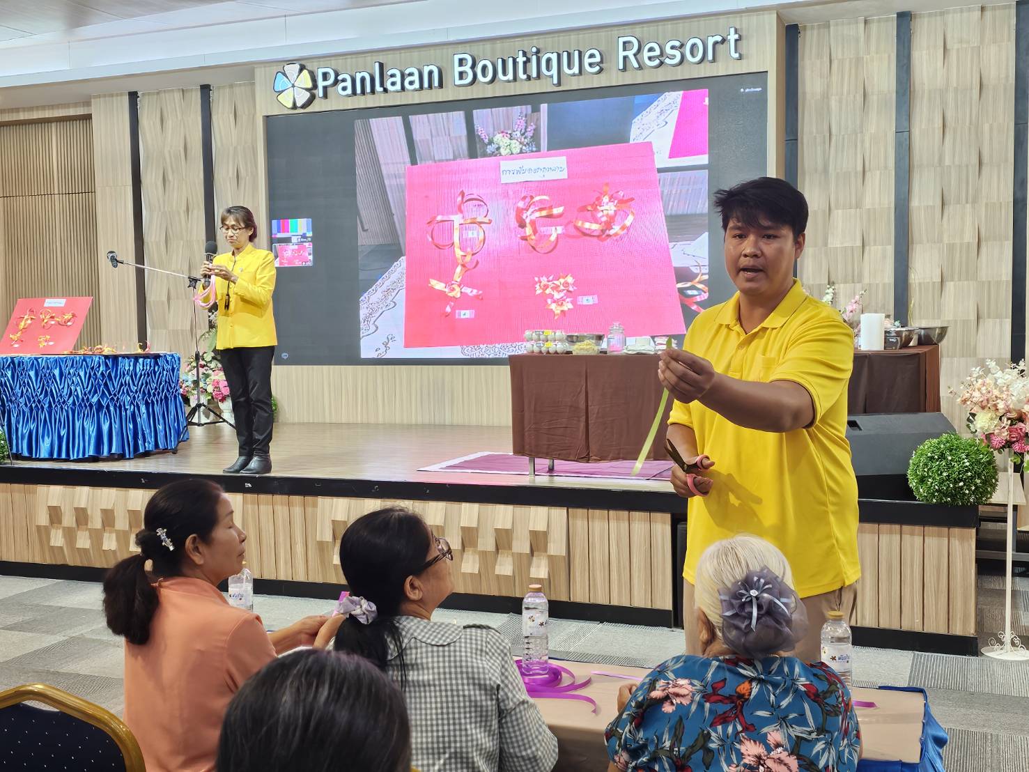 พช.หนองคาย ดำเนินโครงการพัฒนาและยกระดับคุณภาพชีวิตครัวเรือนยากจน ตามแนวทางสัมมาชีพชุมชนสู่ความยั่งยืน กิจกรรมอบรมเชิงปฏิบัติการเมนูอาชีพกับการพัฒนาคุณภาพชีวิตที่ยั่งยืน รุ่นที่ 1 ภายใต้โครงการสืบสานภูมิปัญญาพัฒนาเศรษฐกิจฐานรากสู่ความยั่งยืน