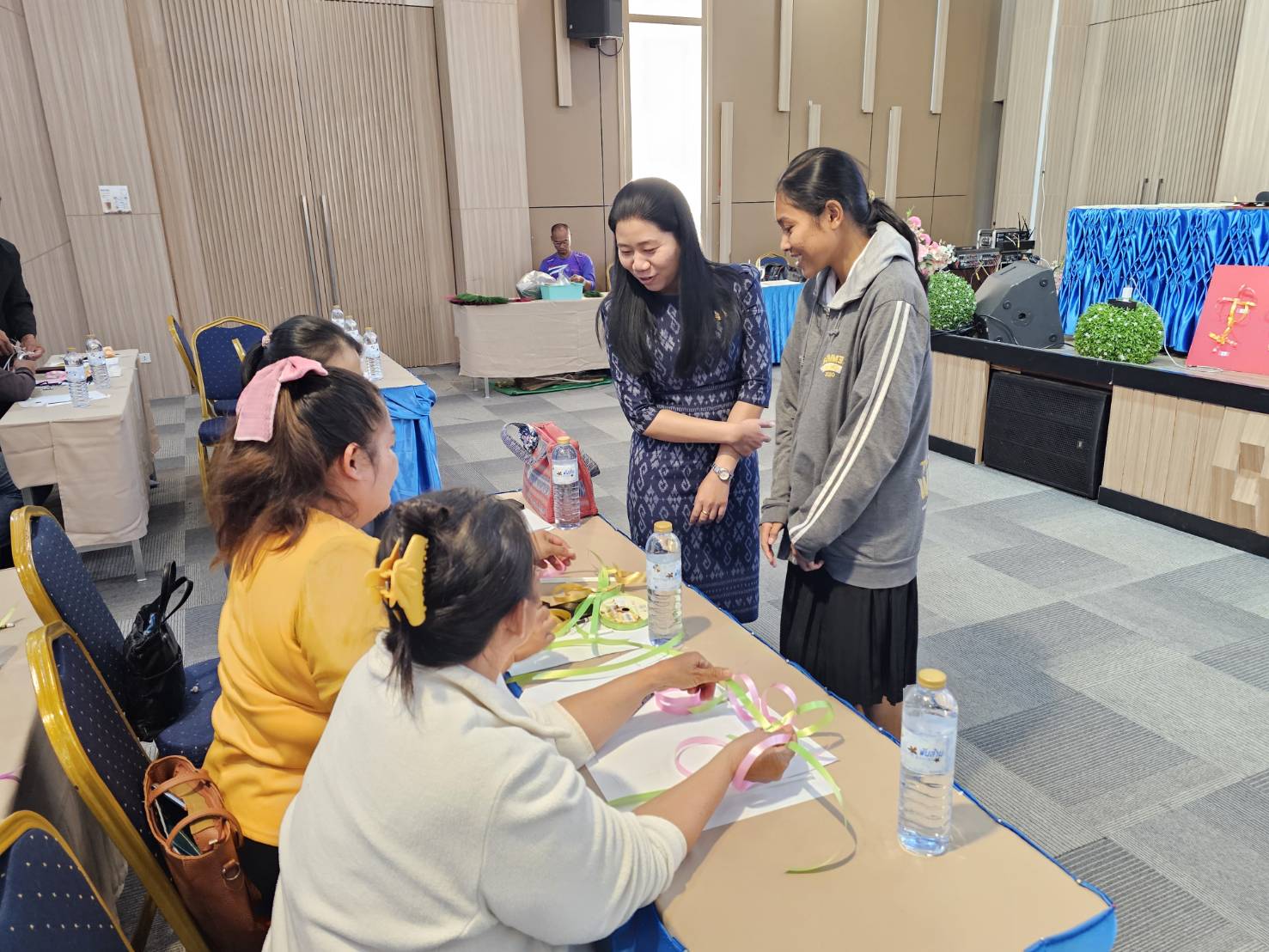 พช.หนองคาย ดำเนินโครงการพัฒนาและยกระดับคุณภาพชีวิตครัวเรือนยากจน ตามแนวทางสัมมาชีพชุมชนสู่ความยั่งยืน กิจกรรมอบรมเชิงปฏิบัติการเมนูอาชีพกับการพัฒนาคุณภาพชีวิตที่ยั่งยืน รุ่นที่ 1 ภายใต้โครงการสืบสานภูมิปัญญาพัฒนาเศรษฐกิจฐานรากสู่ความยั่งยืน