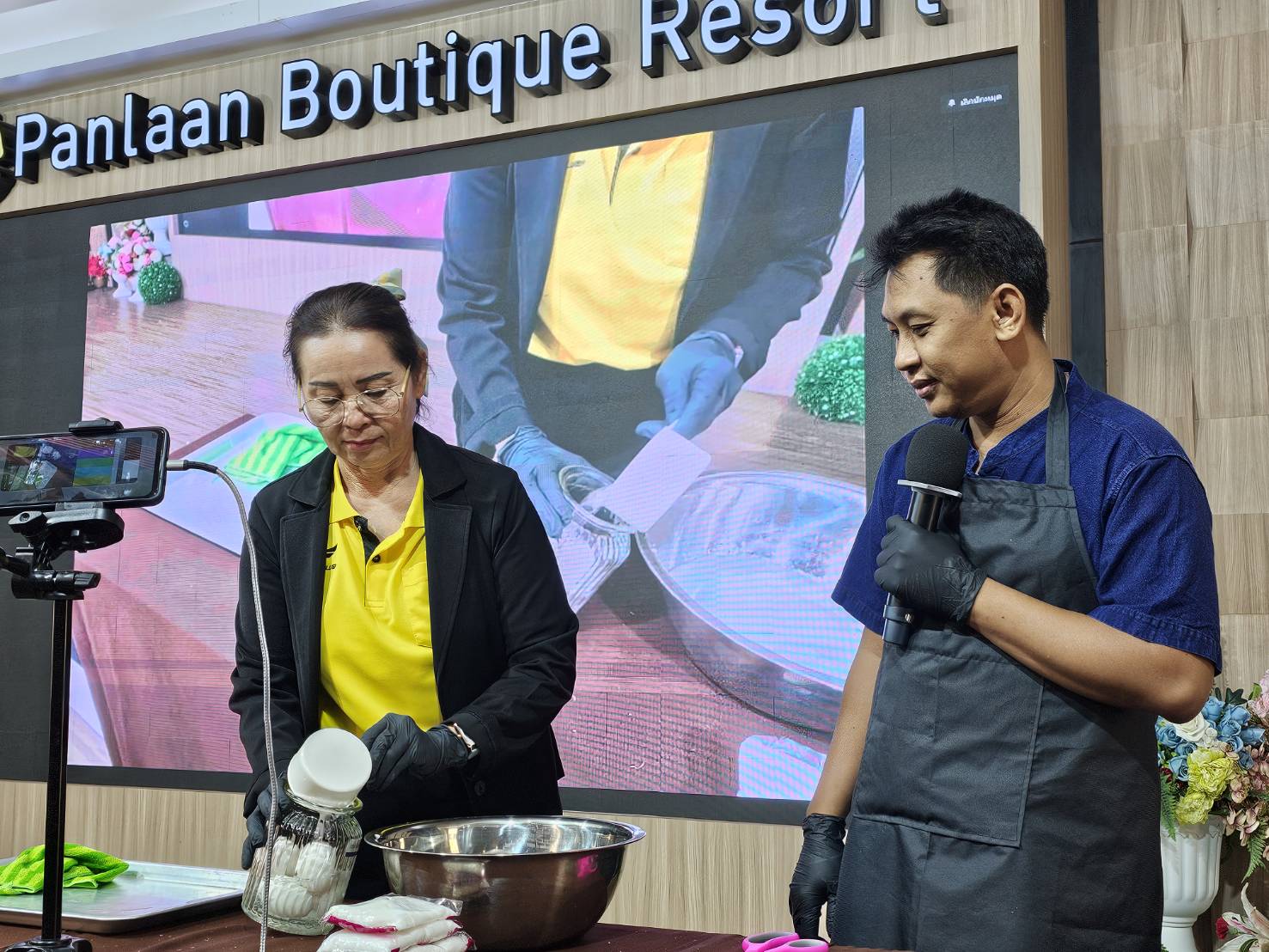 พช.หนองคาย ดำเนินโครงการพัฒนาและยกระดับคุณภาพชีวิตครัวเรือนยากจน ตามแนวทางสัมมาชีพชุมชนสู่ความยั่งยืน กิจกรรมอบรมเชิงปฏิบัติการเมนูอาชีพกับการพัฒนาคุณภาพชีวิตที่ยั่งยืน รุ่นที่ 1 ภายใต้โครงการสืบสานภูมิปัญญาพัฒนาเศรษฐกิจฐานรากสู่ความยั่งยืน