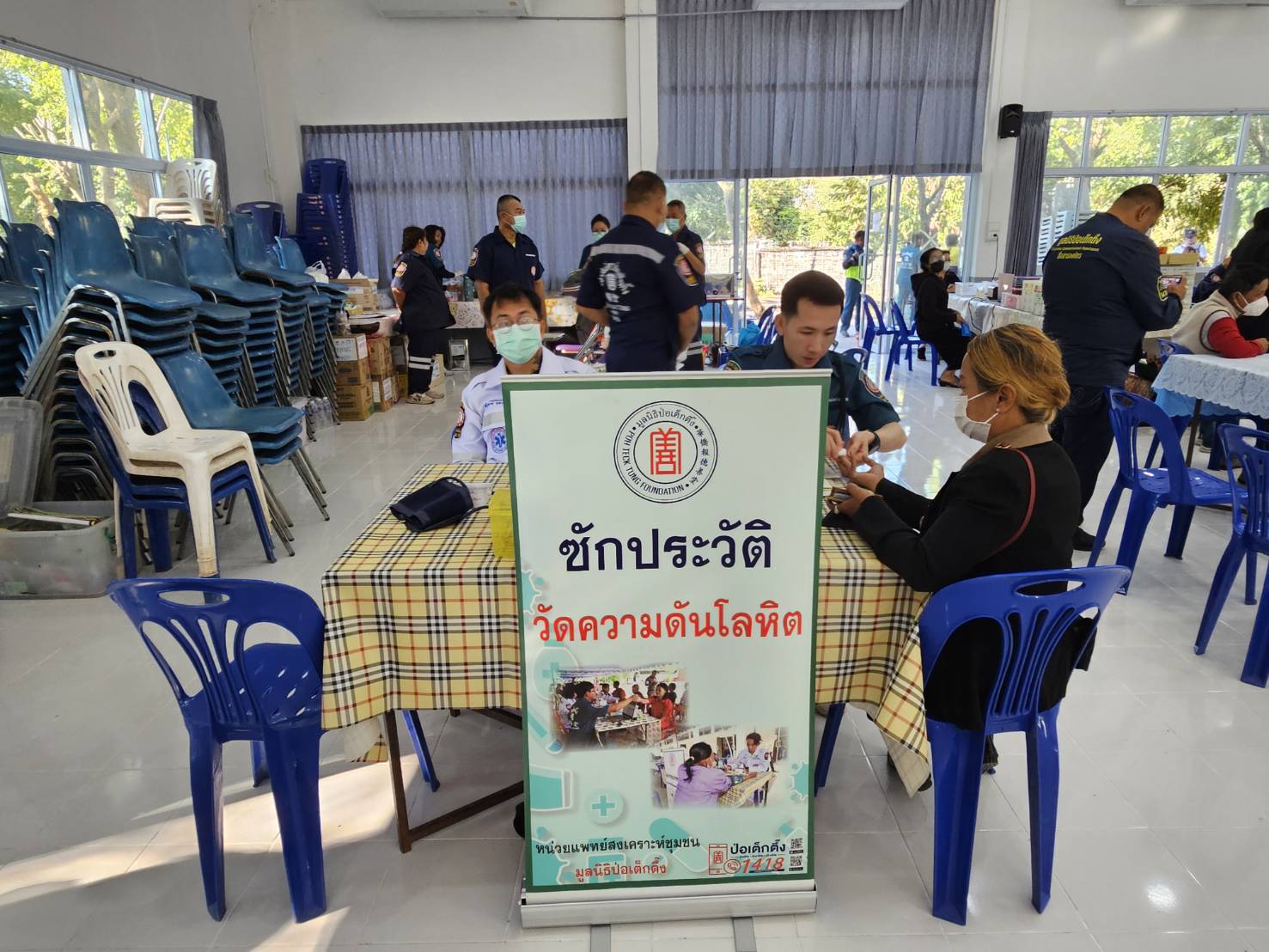 จังหวัดหนองคาย รับมอบวัสดุอุปกรณ์ประกอบอาชีพแก่ครัวเรือนเป้าหมายเพื่อแก้ไขปัญหาความยากจนเชิงบูรณาการ ภายใต้ความร่วมมือระหว่างกรมการพัฒนาชุมชน กับมูลนิธิป่อเต็กตึ๊ง พร้อมกิจกรรมมอบจักรยาน และหน่วยแพทย์ฯ ให้บริการประชาชน ฟรี ณ บริเวณหอประชุมที่ว่าการอำเภอเมือง (หลังเดิม) จังหวัดหนองคาย