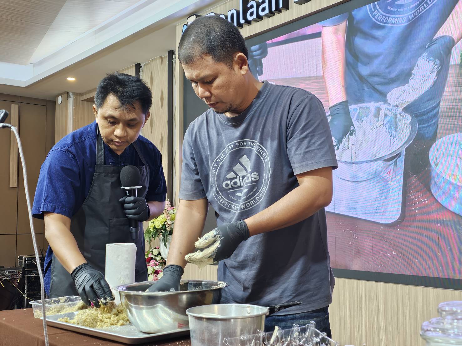 พช.หนองคาย ดำเนินโครงการพัฒนาและยกระดับคุณภาพชีวิตครัวเรือนยากจน ตามแนวทางสัมมาชีพชุมชนสู่ความยั่งยืน กิจกรรมอบรมเชิงปฏิบัติการเมนูอาชีพกับการพัฒนาคุณภาพชีวิตที่ยั่งยืน รุ่นที่ 1 ภายใต้โครงการสืบสานภูมิปัญญาพัฒนาเศรษฐกิจฐานรากสู่ความยั่งยืน