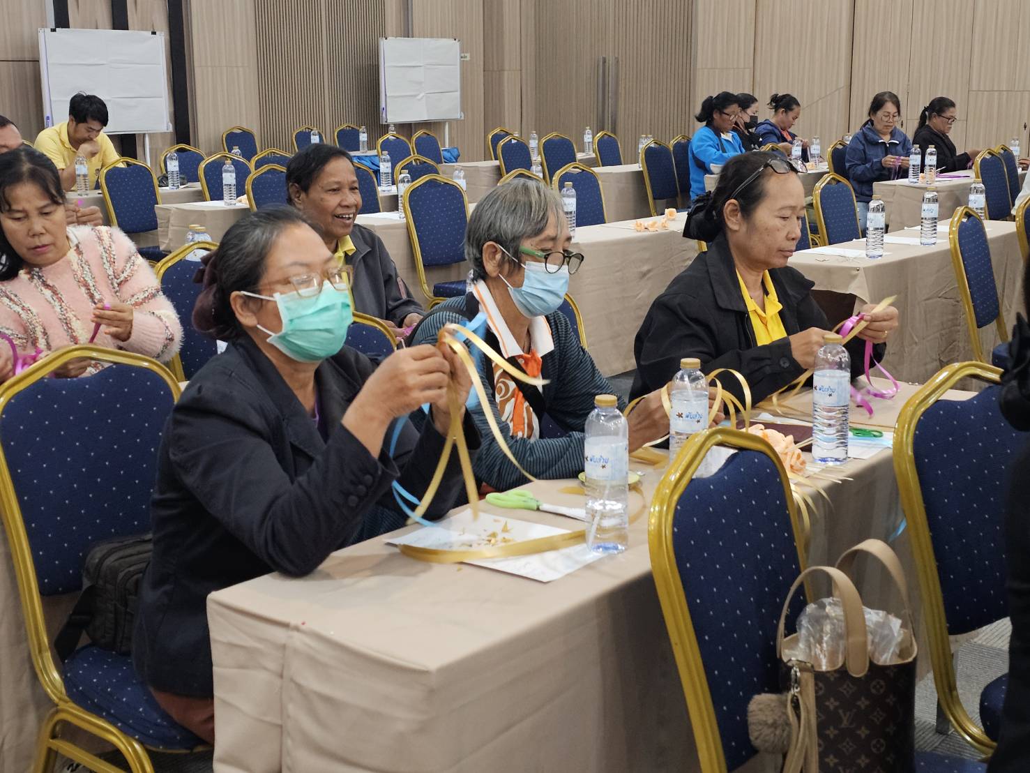 พช.หนองคาย ดำเนินโครงการพัฒนาและยกระดับคุณภาพชีวิตครัวเรือนยากจน ตามแนวทางสัมมาชีพชุมชนสู่ความยั่งยืน กิจกรรมอบรมเชิงปฏิบัติการเมนูอาชีพกับการพัฒนาคุณภาพชีวิตที่ยั่งยืน รุ่นที่ 1 ภายใต้โครงการสืบสานภูมิปัญญาพัฒนาเศรษฐกิจฐานรากสู่ความยั่งยืน