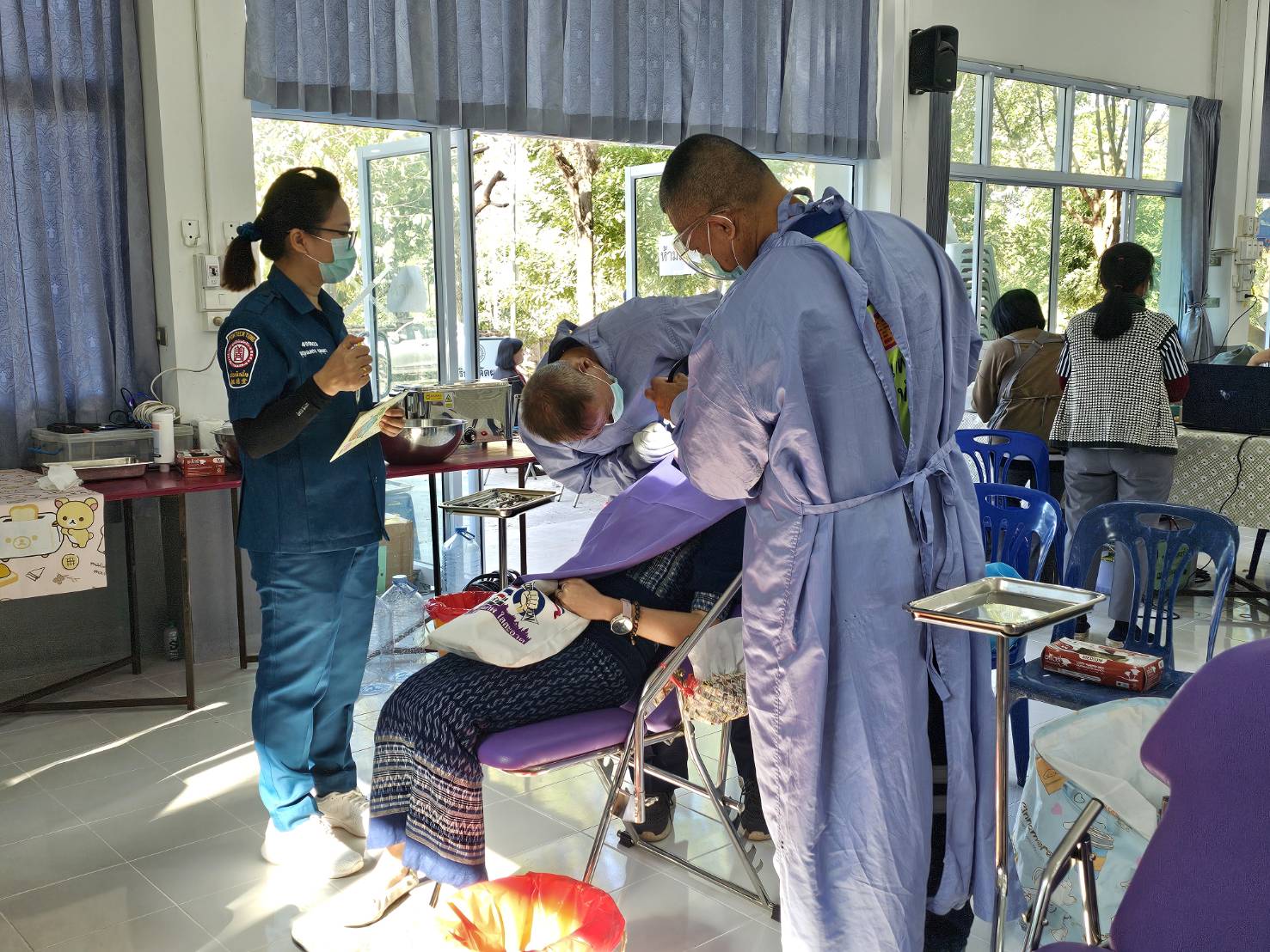 จังหวัดหนองคาย รับมอบวัสดุอุปกรณ์ประกอบอาชีพแก่ครัวเรือนเป้าหมายเพื่อแก้ไขปัญหาความยากจนเชิงบูรณาการ ภายใต้ความร่วมมือระหว่างกรมการพัฒนาชุมชน กับมูลนิธิป่อเต็กตึ๊ง พร้อมกิจกรรมมอบจักรยาน และหน่วยแพทย์ฯ ให้บริการประชาชน ฟรี ณ บริเวณหอประชุมที่ว่าการอำเภอเมือง (หลังเดิม) จังหวัดหนองคาย