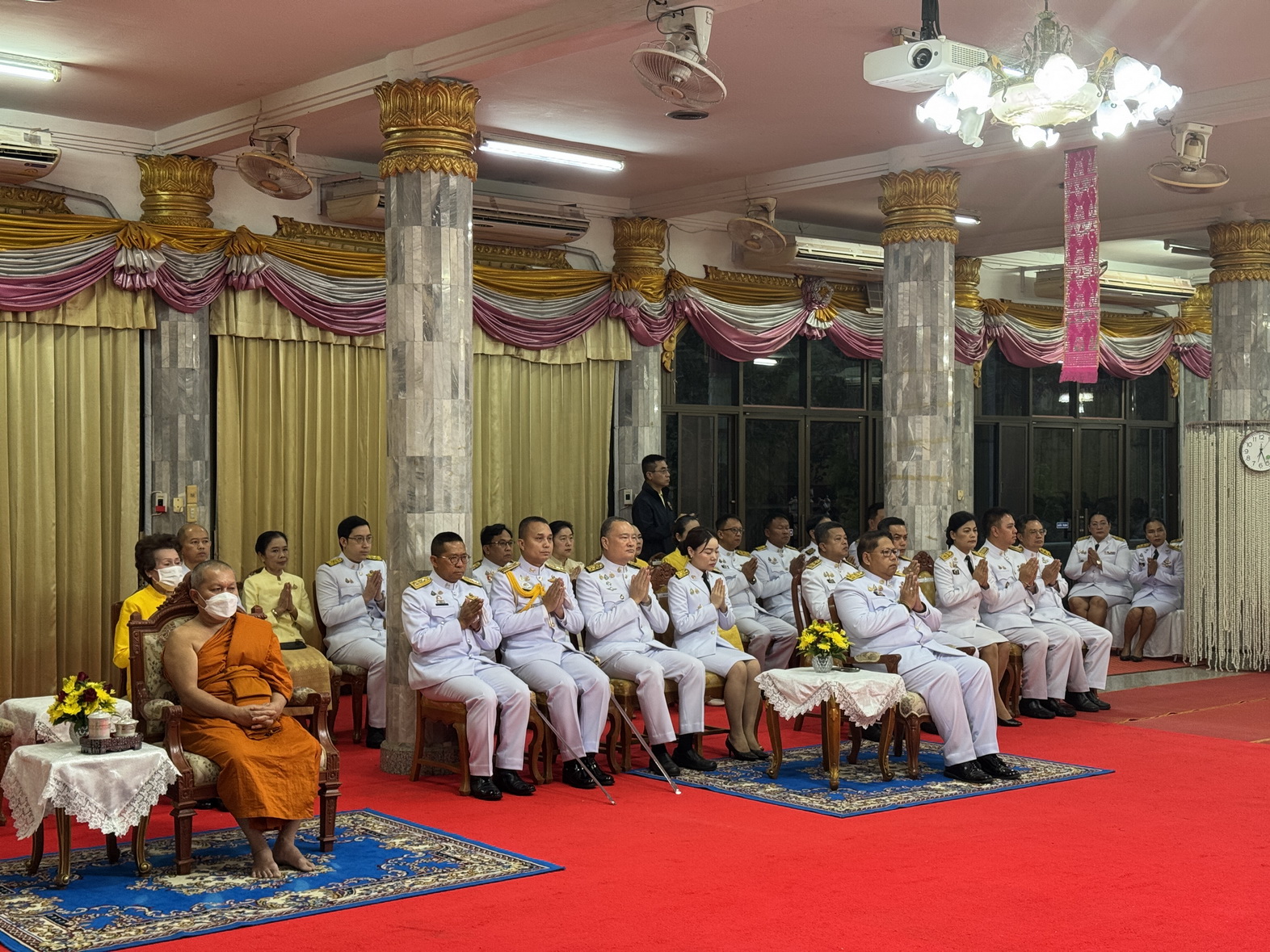 พช.หนองคาย ร่วมพิธีเจริญพระพุทธมนต์และทำบุญตักบาตร เนื่องในวันคล้ายวันพระบรมราชสมภพพระบาทสมเด็จพระบรมชนกาธิเบศร มหาภูมิพลอดุลยเดชมหาราช บรมนาถบพิตร วันชาติ และวันพ่อแห่งชาติ 5 ธันวาคม 2567