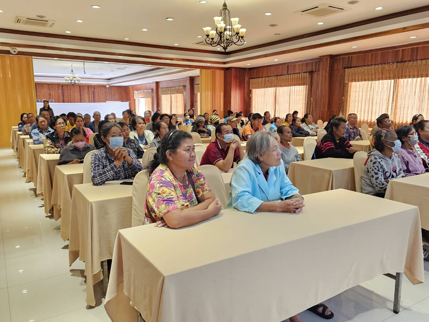 พช.หนองคาย ดำเนินโครงการพัฒนาและยกระดับคุณภาพชีวิตครัวเรือนยากจน ตามแนวทางสัมมาชีพชุมชนสู่ความยั่งยืน กิจกรรมอบรมเชิงปฏิบัติการเมนูอาชีพกับการพัฒนาคุณภาพชีวิตที่ยั่งยืน รุ่นที่ 3 ภายใต้โครงการสืบสานภูมิปัญญาพัฒนาเศรษฐกิจฐานรากสู่ความยั่งยืน