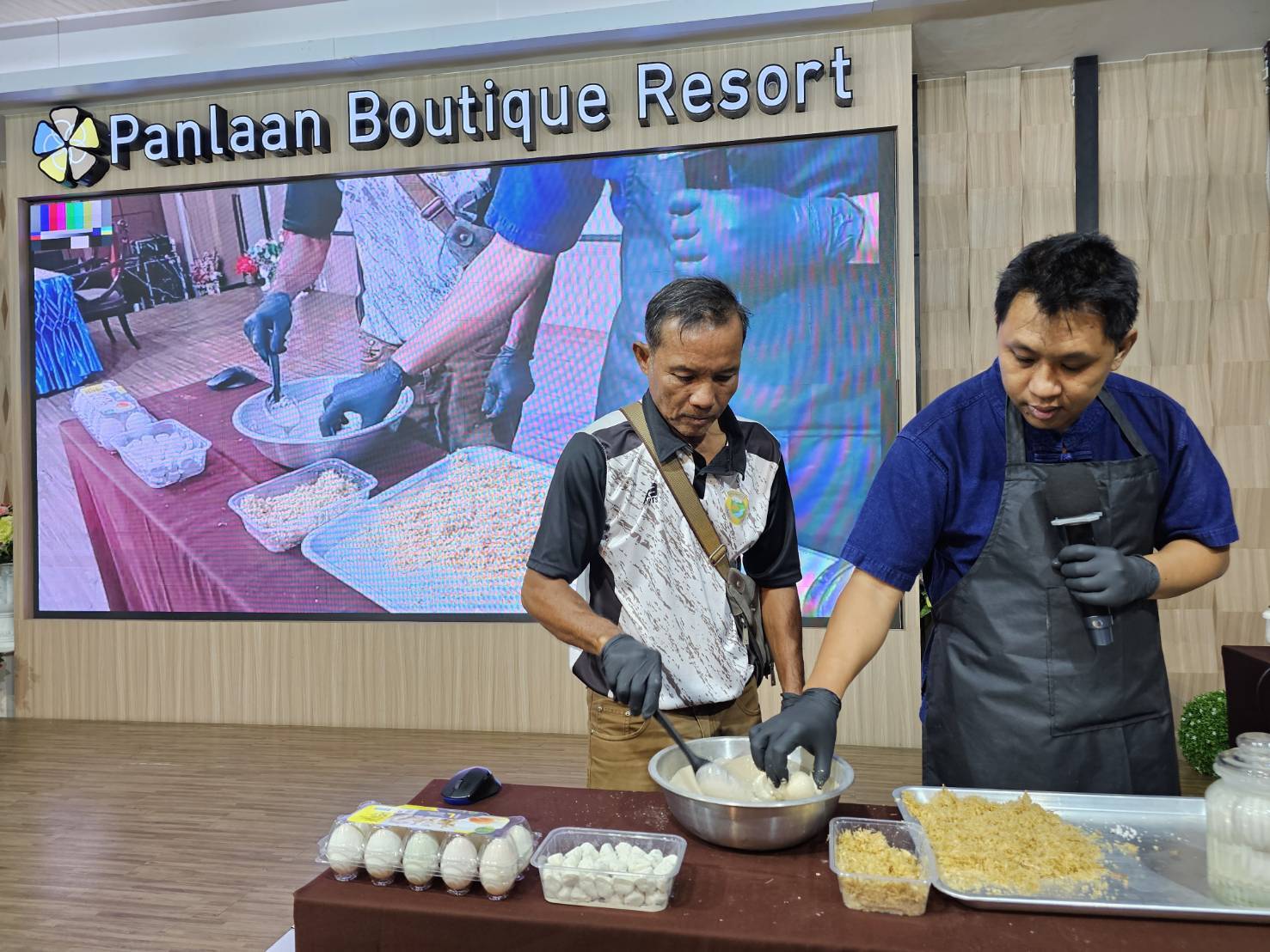 พช.หนองคาย ดำเนินโครงการพัฒนาและยกระดับคุณภาพชีวิตครัวเรือนยากจน ตามแนวทางสัมมาชีพชุมชนสู่ความยั่งยืน กิจกรรมอบรมเชิงปฏิบัติการเมนูอาชีพกับการพัฒนาคุณภาพชีวิตที่ยั่งยืน รุ่นที่ 2 ภายใต้โครงการสืบสานภูมิปัญญาพัฒนาเศรษฐกิจฐานรากสู่ความยั่งยืน