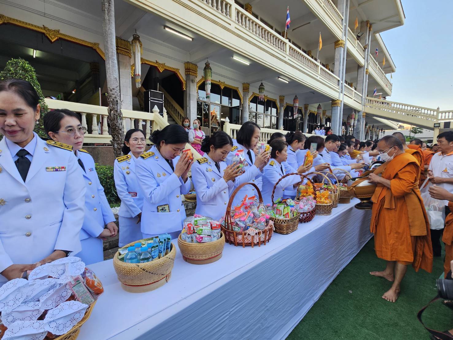 พช.หนองคาย ร่วมพิธีทำบุญตักบาตรเพื่อถวายเป็นพระกุศล เนื่องในวันคล้ายวันประสูติ สมเด็จพระเจ้าลูกเธอ เจ้าฟ้าพัชรกิติยาภา นเรนทิราเทพยวดี กรมหลวงราชสาริณีสิริพัชร มหาวัชรราชธิดา