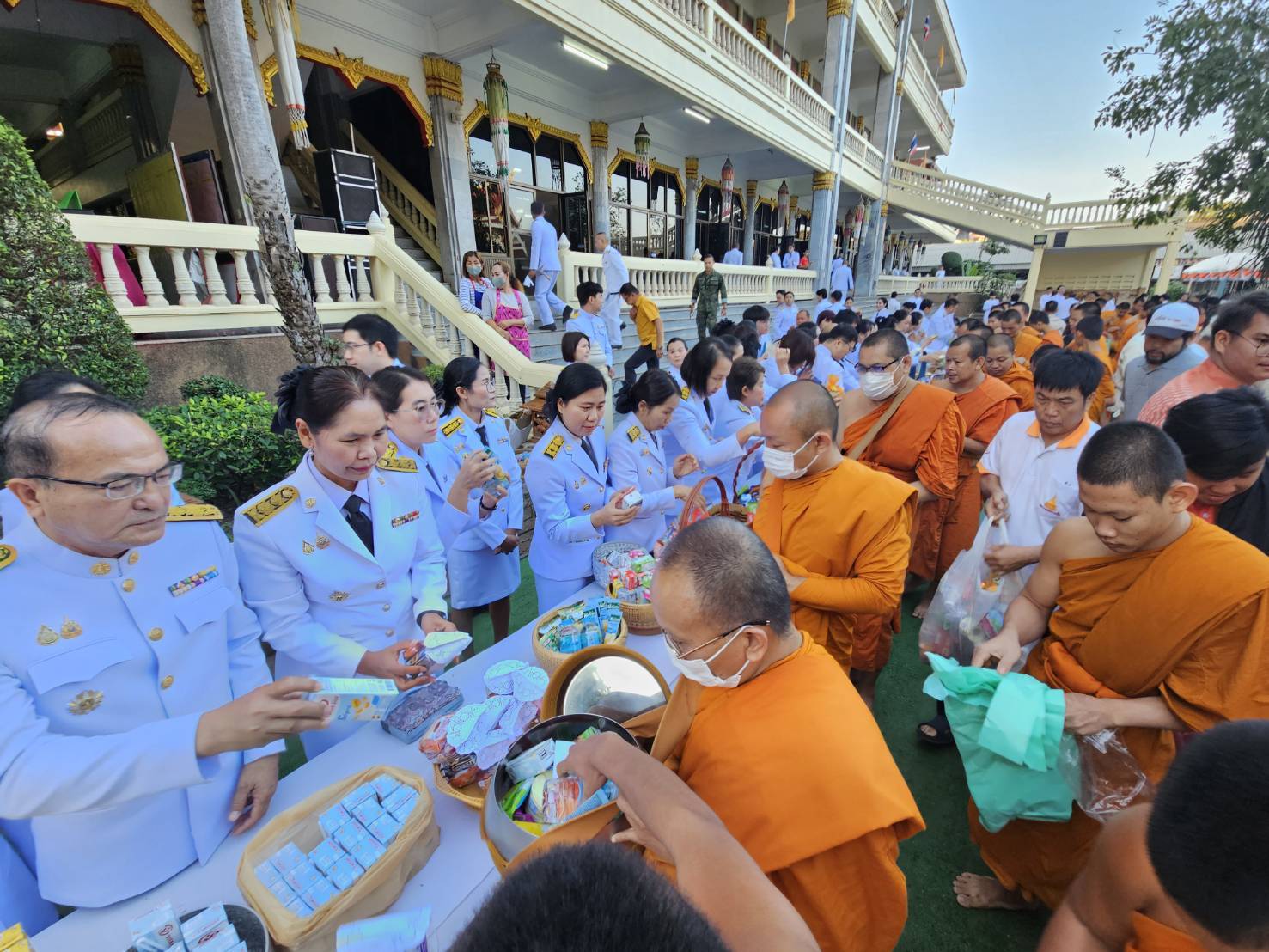 พช.หนองคาย ร่วมพิธีทำบุญตักบาตรเพื่อถวายเป็นพระกุศล เนื่องในวันคล้ายวันประสูติ สมเด็จพระเจ้าลูกเธอ เจ้าฟ้าพัชรกิติยาภา นเรนทิราเทพยวดี กรมหลวงราชสาริณีสิริพัชร มหาวัชรราชธิดา