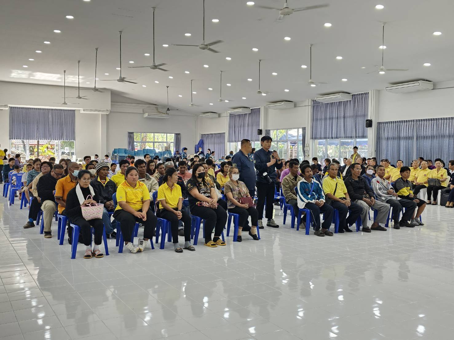 จังหวัดหนองคาย รับมอบวัสดุอุปกรณ์ประกอบอาชีพแก่ครัวเรือนเป้าหมายเพื่อแก้ไขปัญหาความยากจนเชิงบูรณาการ ภายใต้ความร่วมมือระหว่างกรมการพัฒนาชุมชน กับมูลนิธิป่อเต็กตึ๊ง พร้อมกิจกรรมมอบจักรยาน และหน่วยแพทย์ฯ ให้บริการประชาชน ฟรี ณ บริเวณหอประชุมที่ว่าการอำเภอเมือง (หลังเดิม) จังหวัดหนองคาย