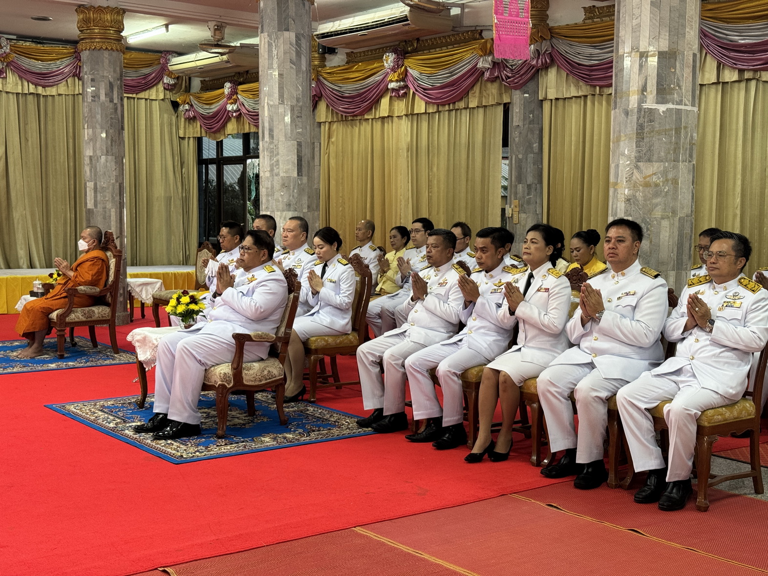 พช.หนองคาย ร่วมพิธีเจริญพระพุทธมนต์และทำบุญตักบาตร เนื่องในวันคล้ายวันพระบรมราชสมภพพระบาทสมเด็จพระบรมชนกาธิเบศร มหาภูมิพลอดุลยเดชมหาราช บรมนาถบพิตร วันชาติ และวันพ่อแห่งชาติ 5 ธันวาคม 2567
