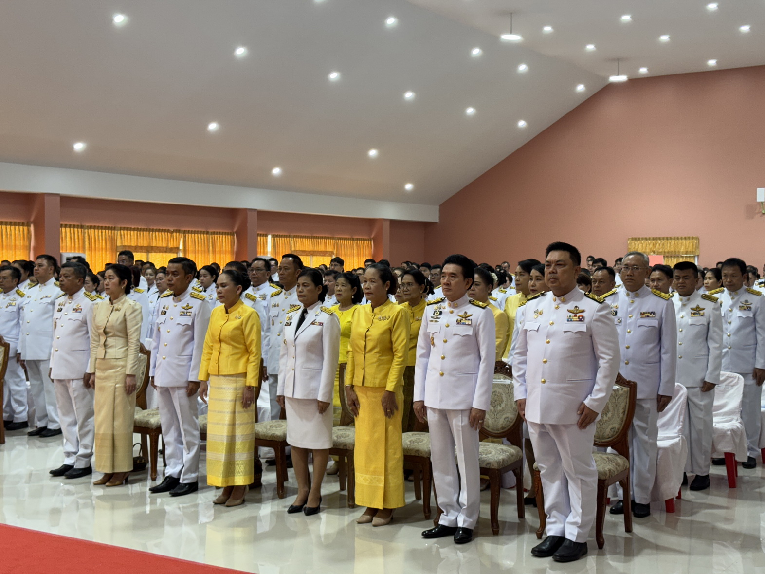 พช.หนองคาย ร่วมพิธีวางพานพุ่มดอกไม้ถวายบังคม เนื่องในวันคล้ายวันพระบรมราชสมภพพระบาทสมเด็จพระบรมชนกาธิเบศร มหาภูมิพลอดุลยเดชมหาราช บรมนาถบพิตร วันชาติ และวันพ่อแห่งชาติ 5 ธันวาคม 2567