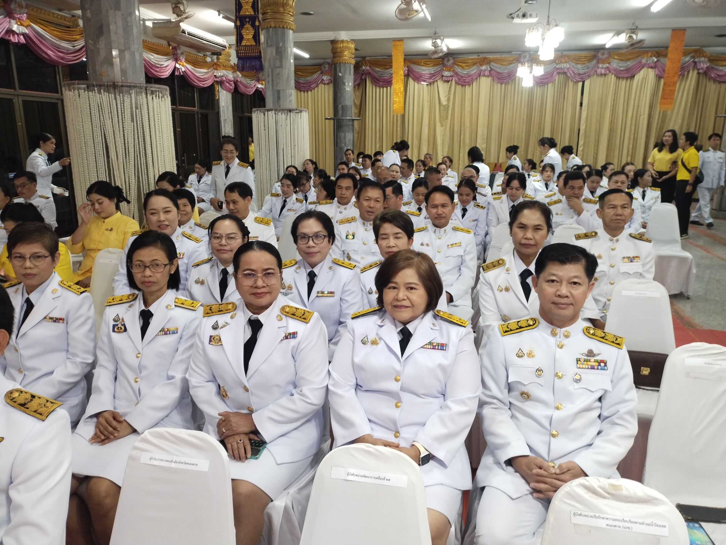 พช.หนองคาย ร่วมพิธีเจริญพระพุทธมนต์และทำบุญตักบาตร เนื่องในวันคล้ายวันพระบรมราชสมภพพระบาทสมเด็จพระบรมชนกาธิเบศร มหาภูมิพลอดุลยเดชมหาราช บรมนาถบพิตร วันชาติ และวันพ่อแห่งชาติ 5 ธันวาคม 2567