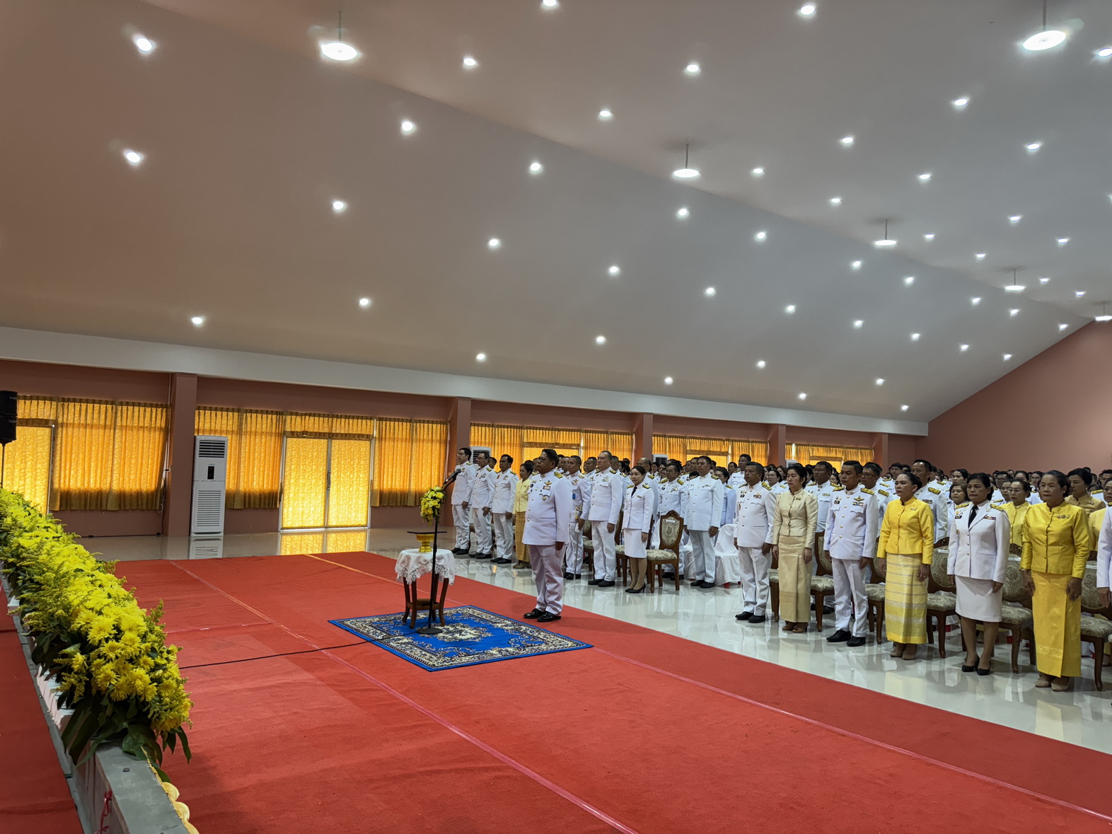 พช.หนองคาย ร่วมพิธีวางพานพุ่มดอกไม้ถวายบังคม เนื่องในวันคล้ายวันพระบรมราชสมภพพระบาทสมเด็จพระบรมชนกาธิเบศร มหาภูมิพลอดุลยเดชมหาราช บรมนาถบพิตร วันชาติ และวันพ่อแห่งชาติ 5 ธันวาคม 2567