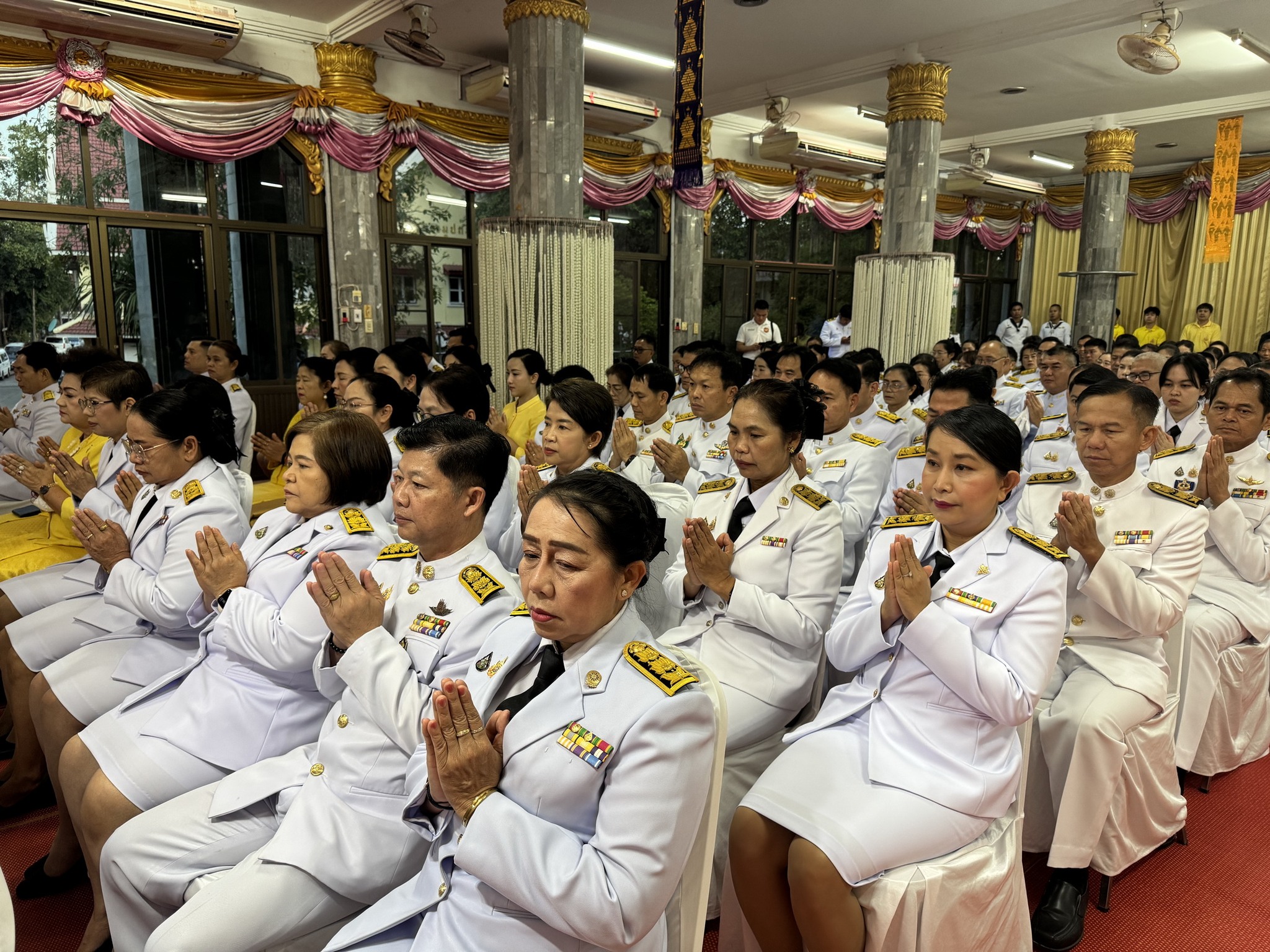 พช.หนองคาย ร่วมพิธีเจริญพระพุทธมนต์และทำบุญตักบาตร เนื่องในวันคล้ายวันพระบรมราชสมภพพระบาทสมเด็จพระบรมชนกาธิเบศร มหาภูมิพลอดุลยเดชมหาราช บรมนาถบพิตร วันชาติ และวันพ่อแห่งชาติ 5 ธันวาคม 2567