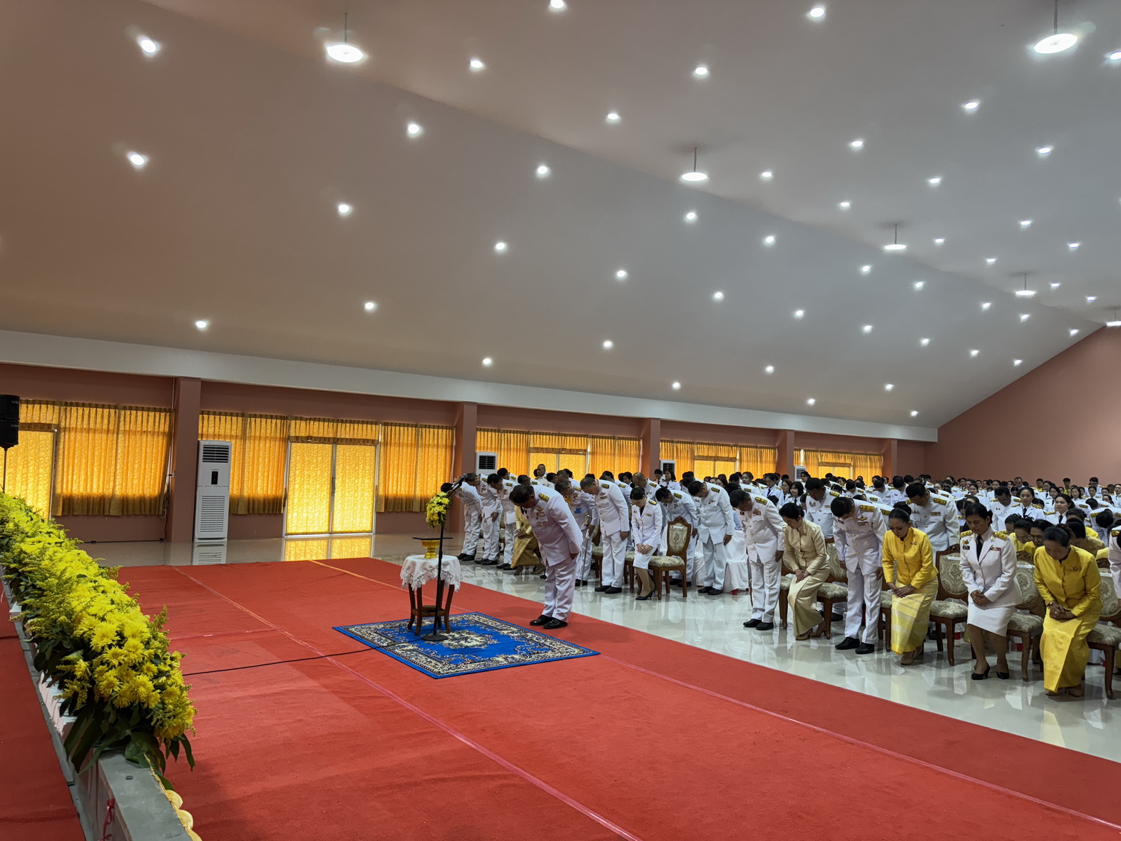 พช.หนองคาย ร่วมพิธีวางพานพุ่มดอกไม้ถวายบังคม เนื่องในวันคล้ายวันพระบรมราชสมภพพระบาทสมเด็จพระบรมชนกาธิเบศร มหาภูมิพลอดุลยเดชมหาราช บรมนาถบพิตร วันชาติ และวันพ่อแห่งชาติ 5 ธันวาคม 2567