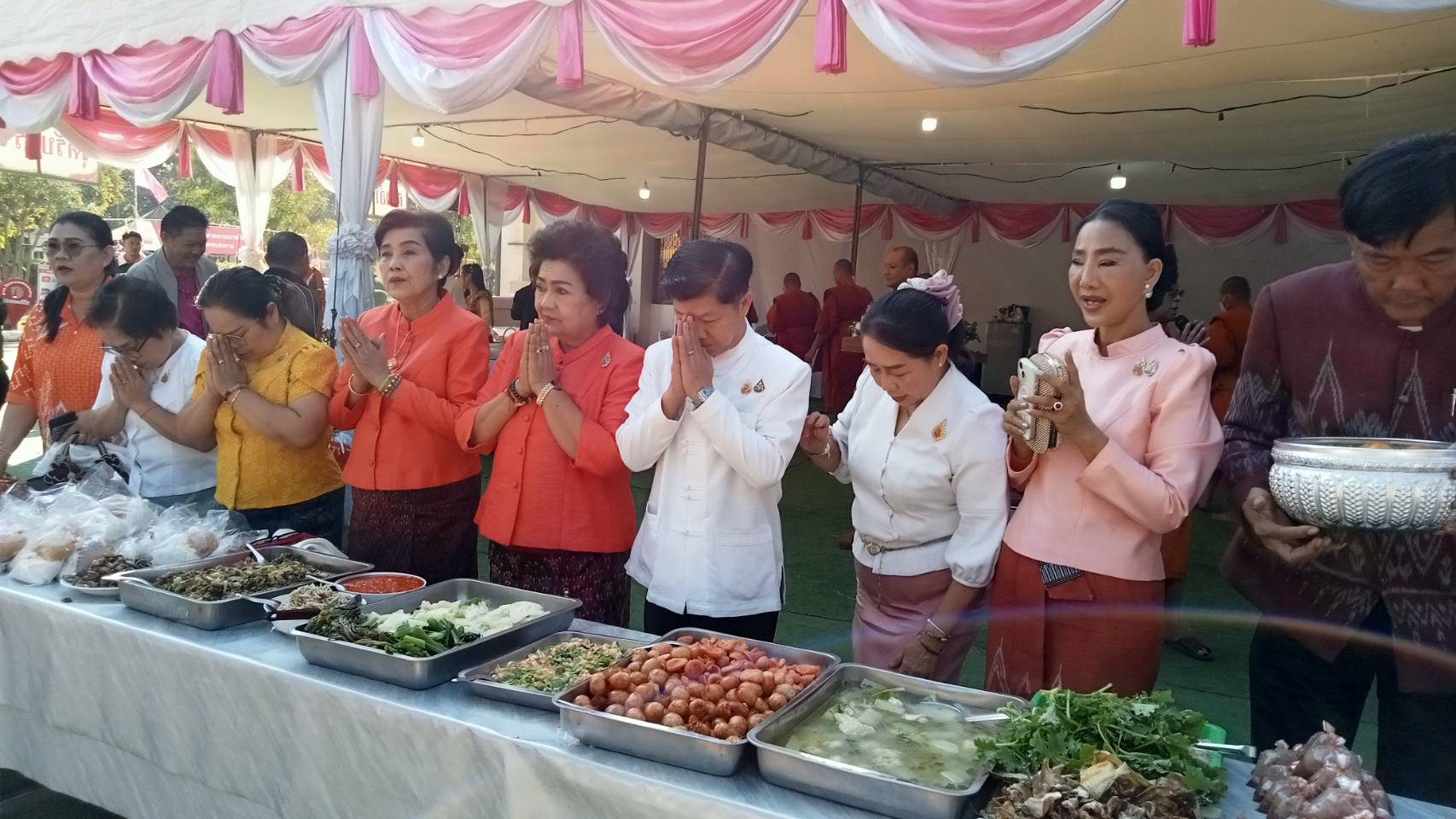 พช.หนองคาย ร่วมอุปถัมภ์ภัตตาหารเช้า และร่วมทำบุญตักบาตร เพื่อสนับสนุนโครงการปฏิบัติวิปัสสนากัมมัฏฐานนิสิต ประจำปีการศึกษา 2567