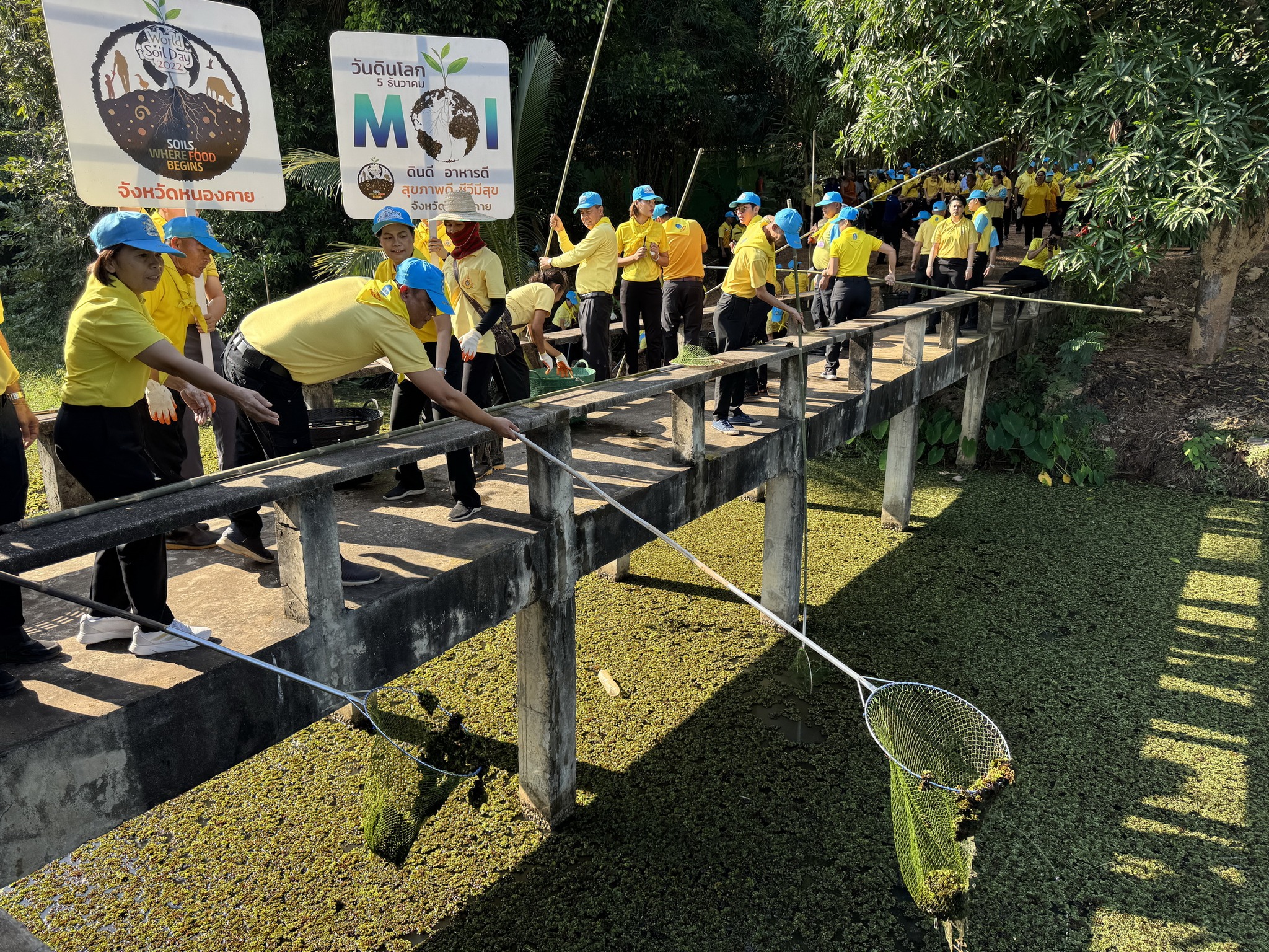 พช.หนองคาย ร่วมกิจกรรมจิตอาสาพัฒนา เนื่องในโอกาสวันคล้ายวันพระบรมราชสมภพ พระบาทสมเด็จพระบรมชนกาธิเบศร มหาภูมิพลอดุลยเดชมหาราช บรมนาถบพิตร วันชาติ และวันพ่อแห่งชาติ