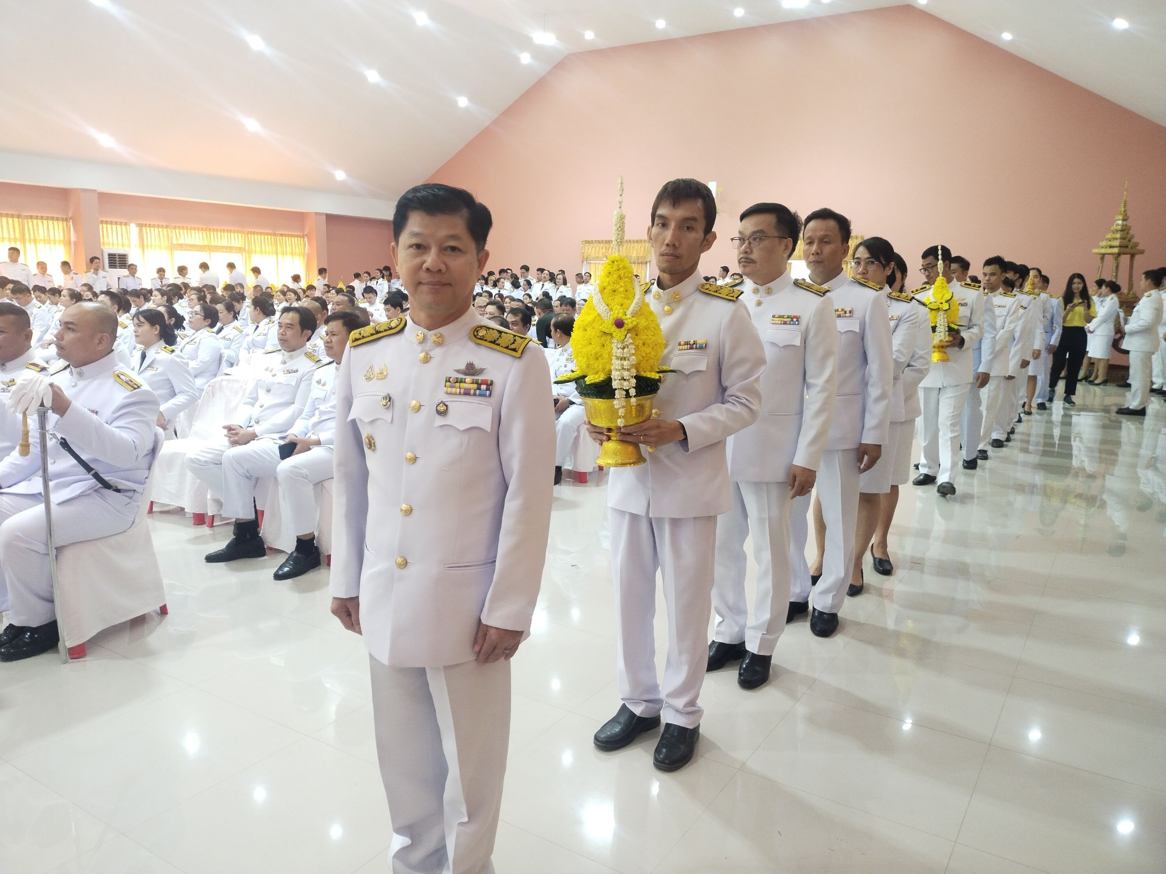 พช.หนองคาย ร่วมพิธีวางพานพุ่มดอกไม้ถวายบังคม เนื่องในวันคล้ายวันพระบรมราชสมภพพระบาทสมเด็จพระบรมชนกาธิเบศร มหาภูมิพลอดุลยเดชมหาราช บรมนาถบพิตร วันชาติ และวันพ่อแห่งชาติ 5 ธันวาคม 2567