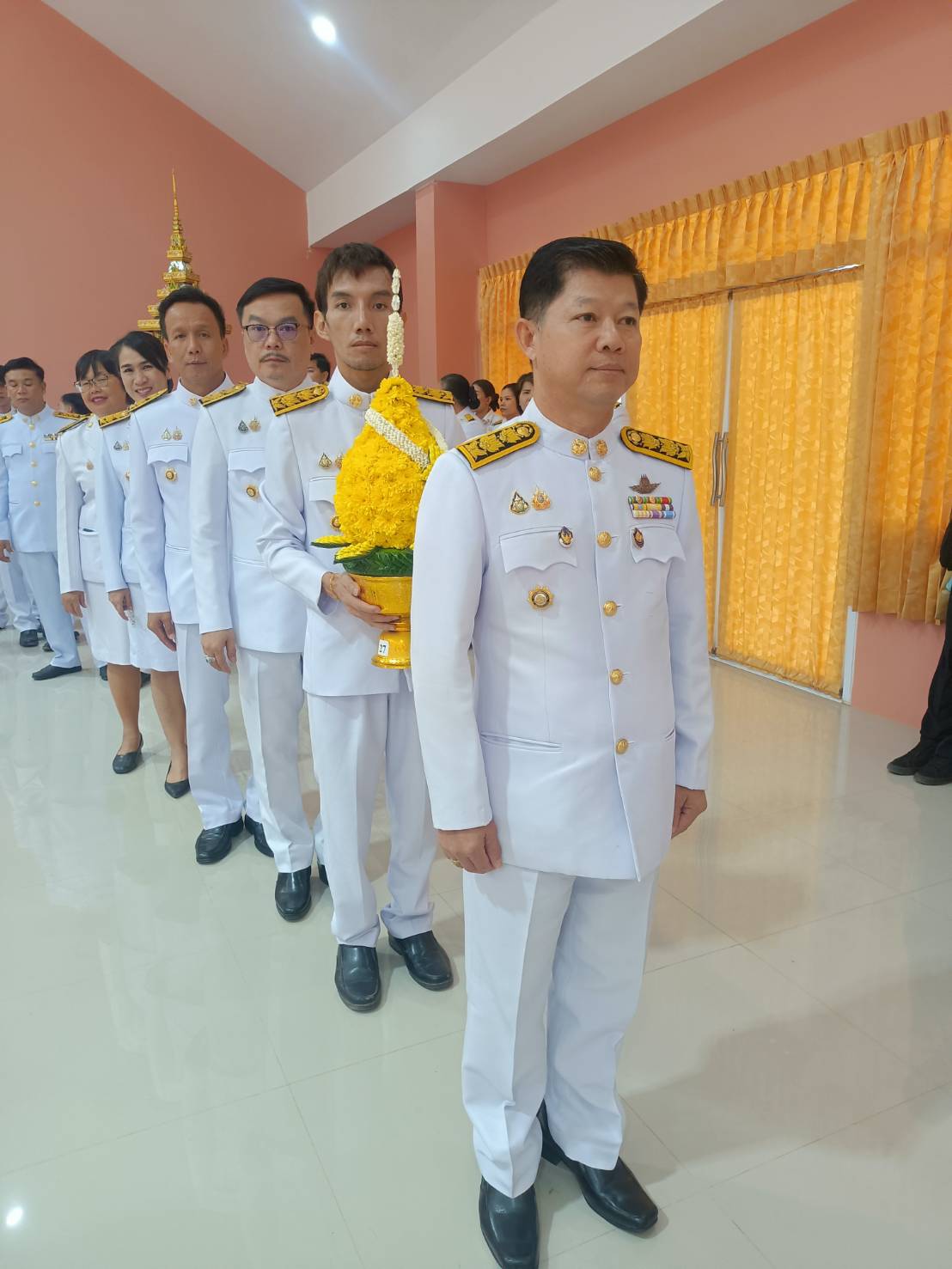 พช.หนองคาย ร่วมพิธีวางพานพุ่มดอกไม้ถวายบังคม เนื่องในวันคล้ายวันพระบรมราชสมภพพระบาทสมเด็จพระบรมชนกาธิเบศร มหาภูมิพลอดุลยเดชมหาราช บรมนาถบพิตร วันชาติ และวันพ่อแห่งชาติ 5 ธันวาคม 2567