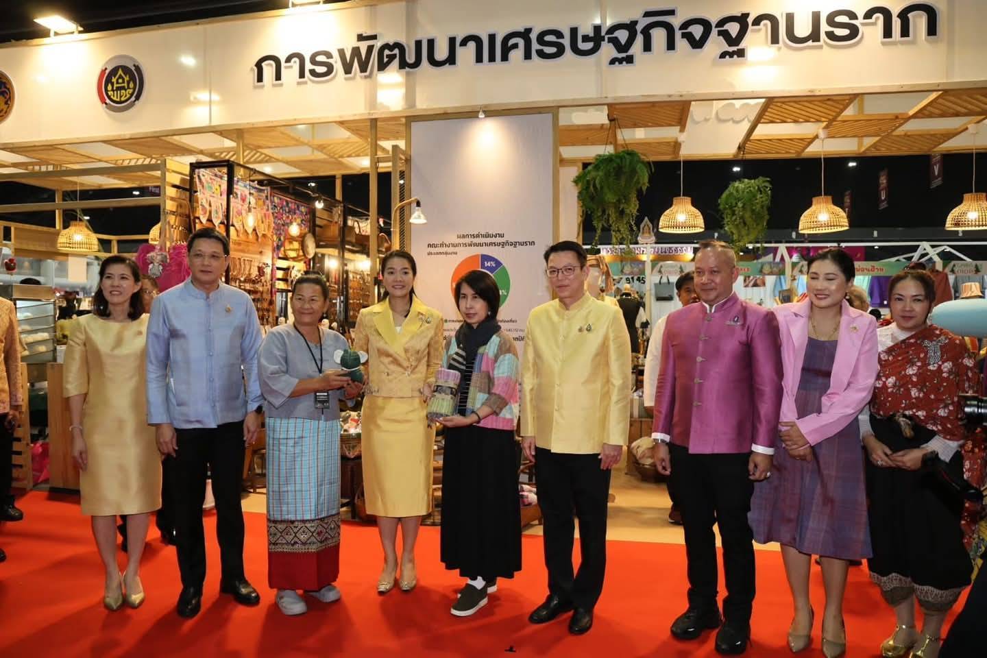 จังหวัดหนองคาย ร่วมพิธีเปิดงาน OTOP City 2024 “มอบความสุขด้วยของขวัญล้ำค่า จากภูมิปัญญาไทย” ณ อาคารชาเลนเจอร์ ฮอลล์ 1-3 ศูนย์แสดงสินค้าและการประชุมอิมแพ็ค เมืองทองธานี