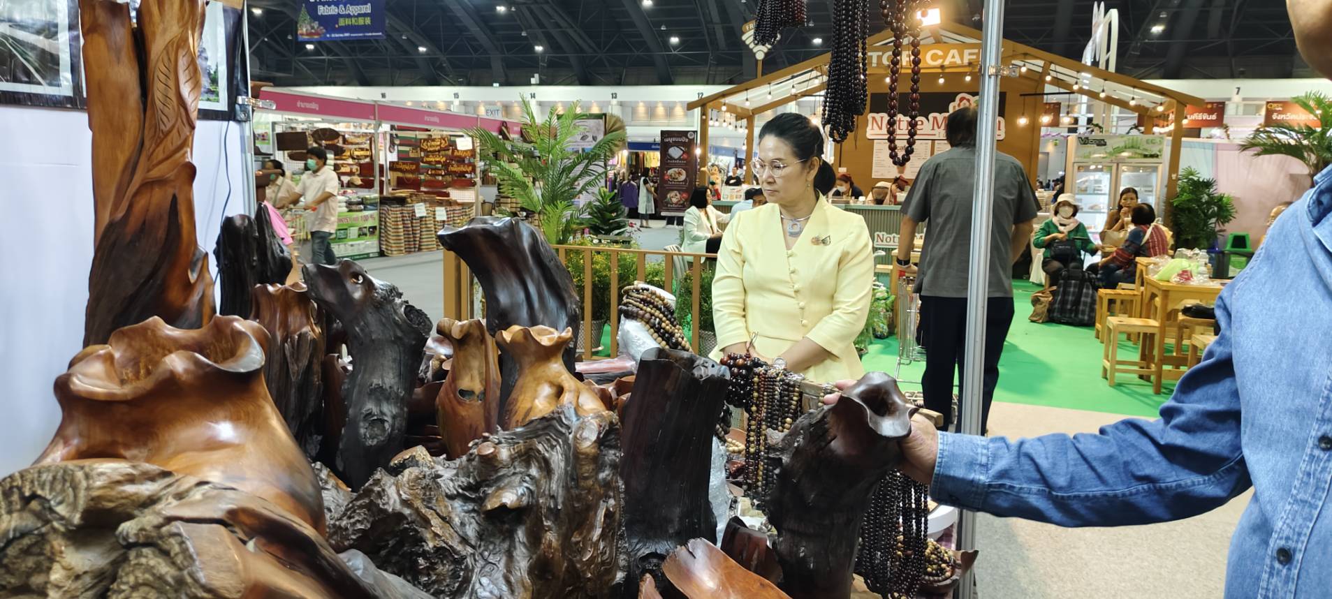 จังหวัดหนองคาย ร่วมพิธีเปิดงาน OTOP City 2024 “มอบความสุขด้วยของขวัญล้ำค่า จากภูมิปัญญาไทย” ณ อาคารชาเลนเจอร์ ฮอลล์ 1-3 ศูนย์แสดงสินค้าและการประชุมอิมแพ็ค เมืองทองธานี