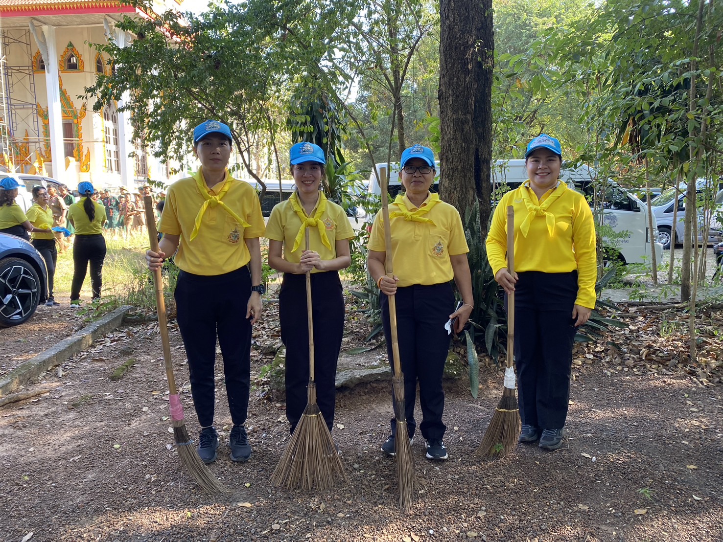 พช.หนองคาย ร่วมกิจกรรมจิตอาสาพัฒนา เนื่องในโอกาสวันคล้ายวันพระบรมราชสมภพ พระบาทสมเด็จพระบรมชนกาธิเบศร มหาภูมิพลอดุลยเดชมหาราช บรมนาถบพิตร วันชาติ และวันพ่อแห่งชาติ