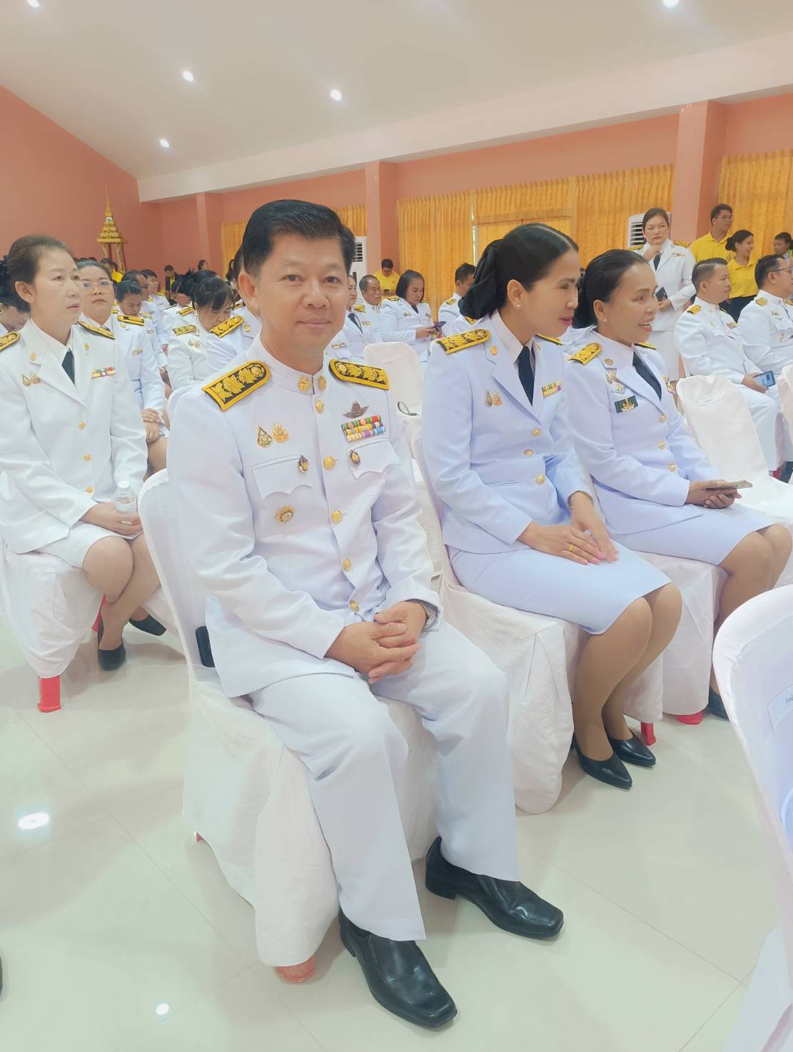 พช.หนองคาย ร่วมพิธีวางพานพุ่มดอกไม้ถวายบังคม เนื่องในวันคล้ายวันพระบรมราชสมภพพระบาทสมเด็จพระบรมชนกาธิเบศร มหาภูมิพลอดุลยเดชมหาราช บรมนาถบพิตร วันชาติ และวันพ่อแห่งชาติ 5 ธันวาคม 2567